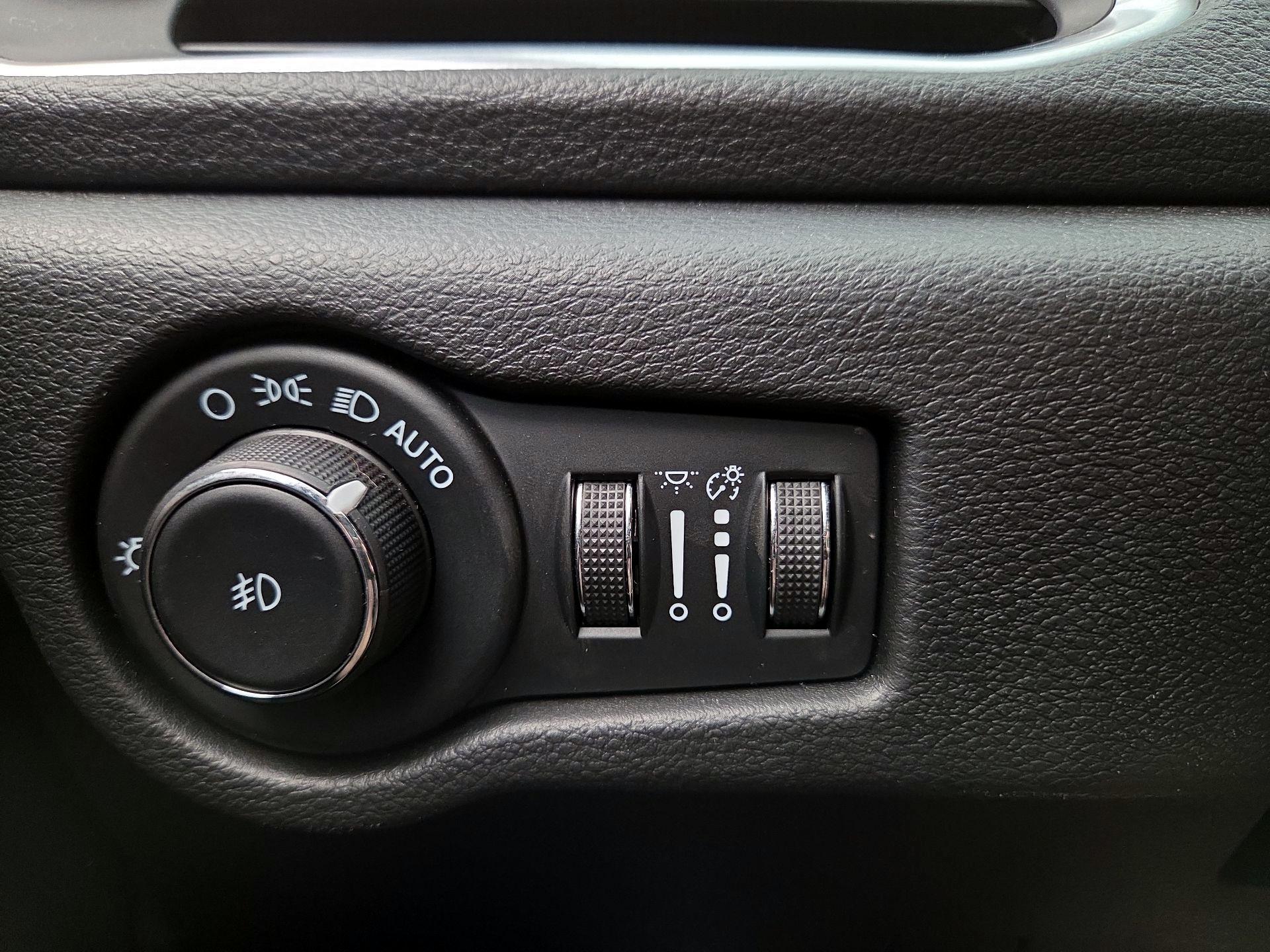 Thumbnail: 2023 Chrysler Pacifica - 13