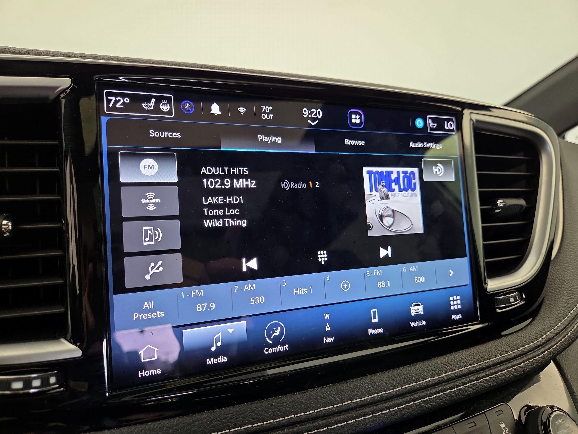 Thumbnail: 2023 Chrysler Pacifica - 16