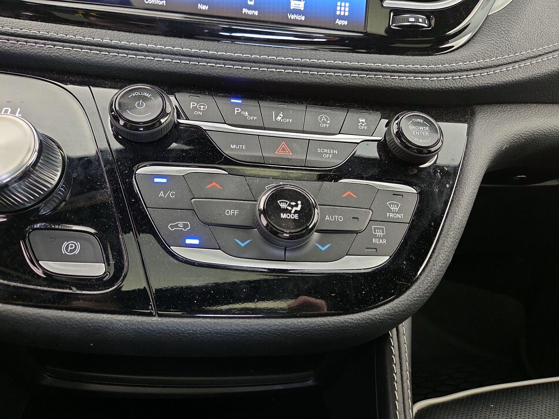 Thumbnail: 2023 Chrysler Pacifica - 17