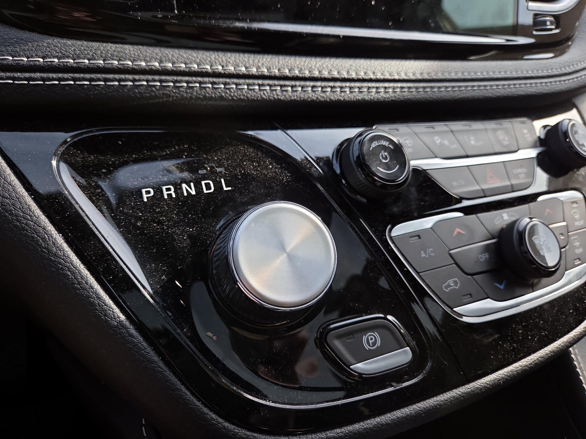 Thumbnail: 2023 Chrysler Pacifica - 18