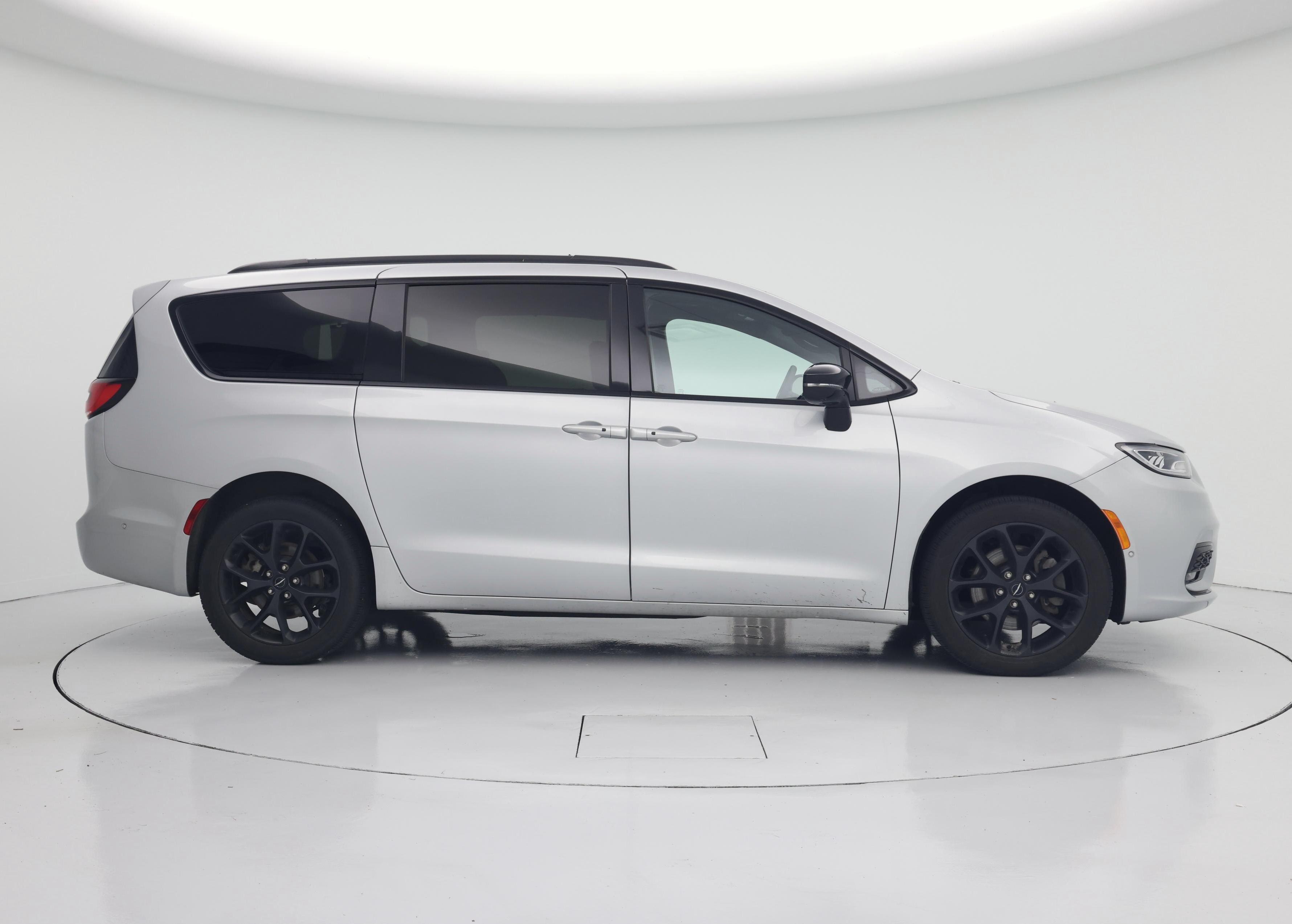 Thumbnail: 2023 Chrysler Pacifica - 7