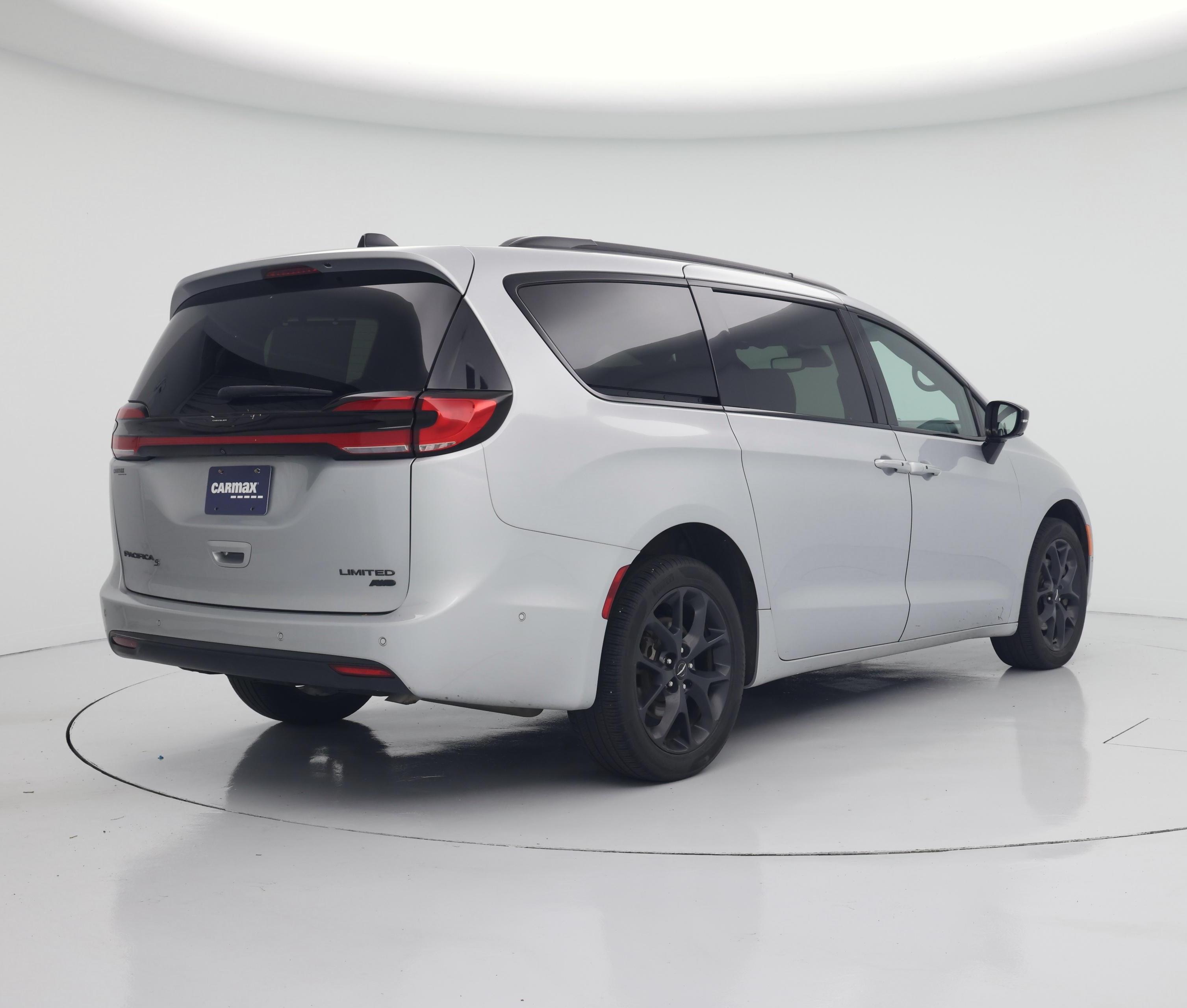 Thumbnail: 2023 Chrysler Pacifica - 8