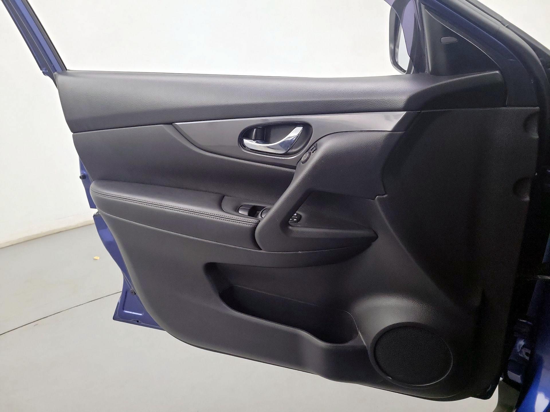 Thumbnail: 2020 Nissan Rogue - 12