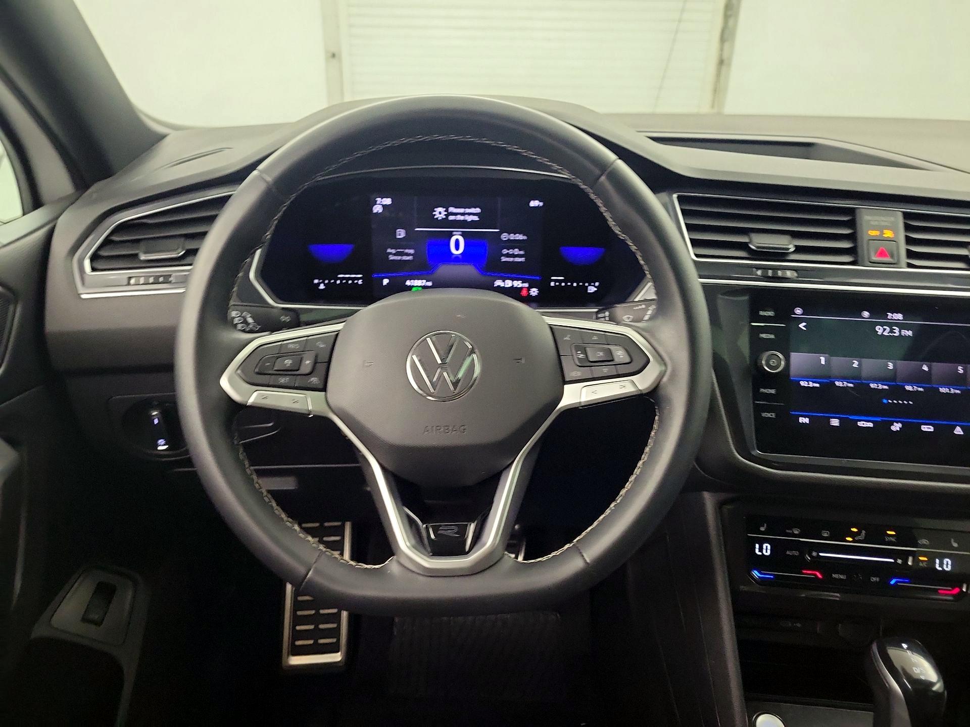 Thumbnail: 2023 Volkswagen Tiguan - 10