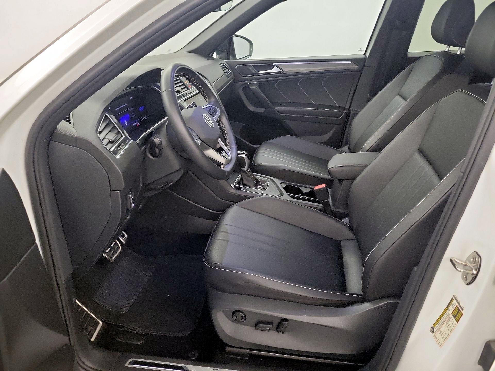 Thumbnail: 2023 Volkswagen Tiguan - 11