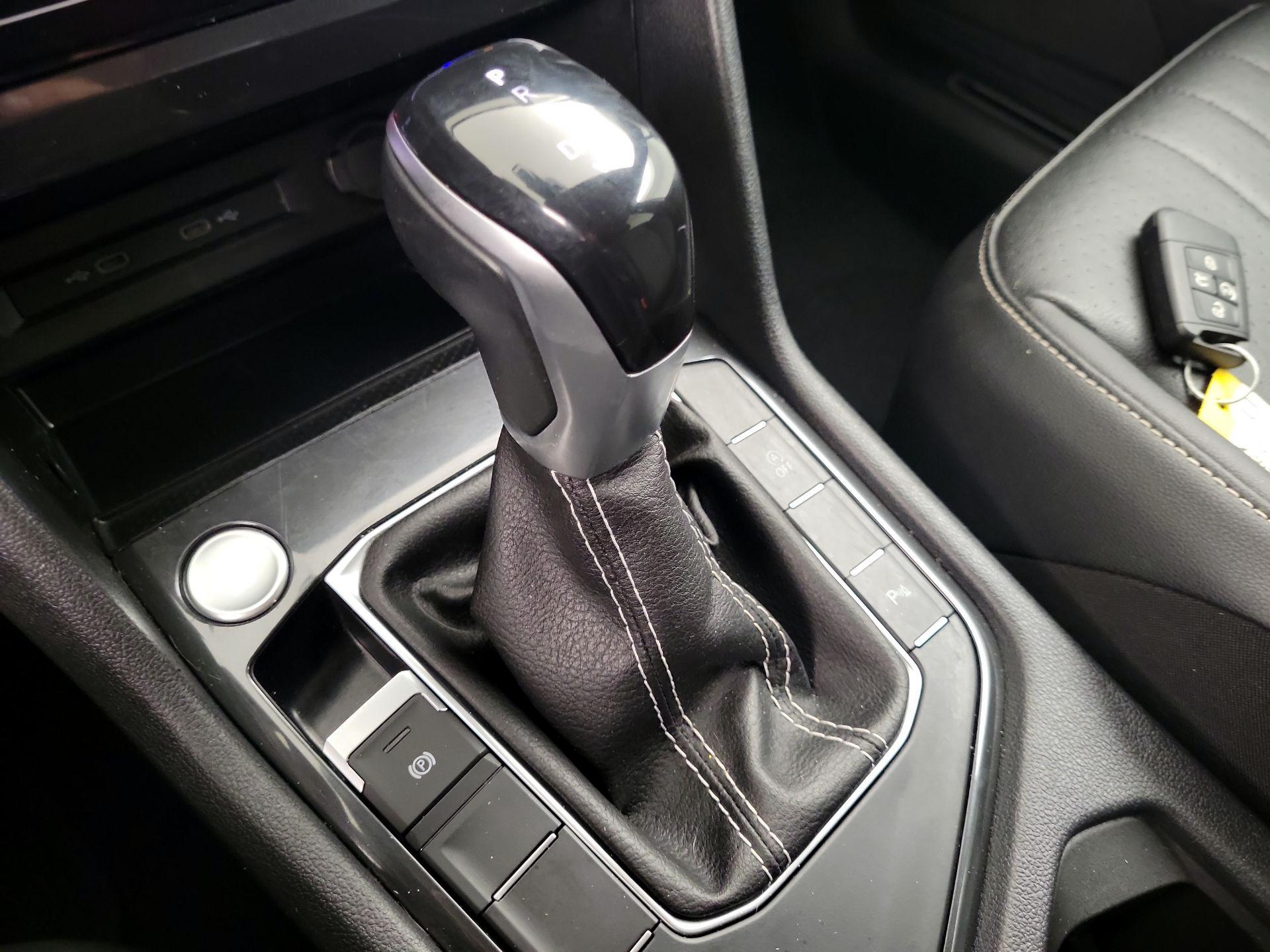 Thumbnail: 2023 Volkswagen Tiguan - 17