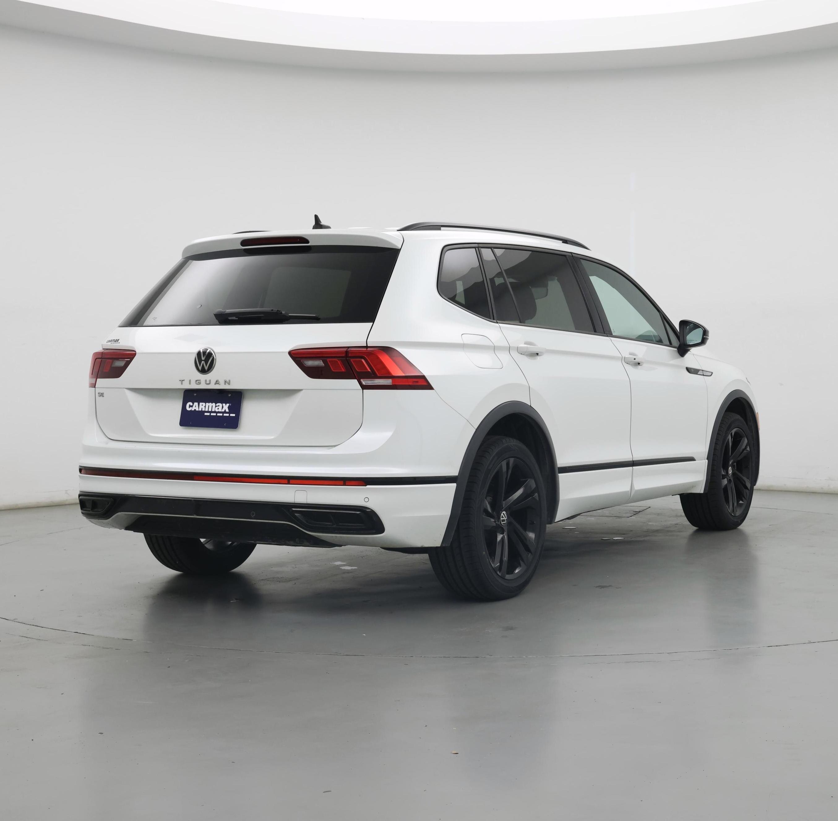 Thumbnail: 2023 Volkswagen Tiguan - 8