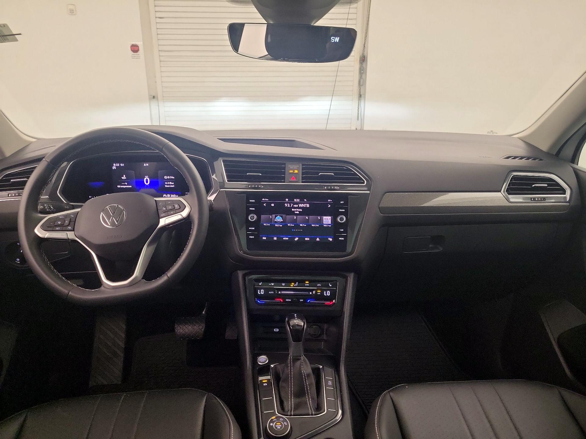 Thumbnail: 2023 Volkswagen Tiguan - 9