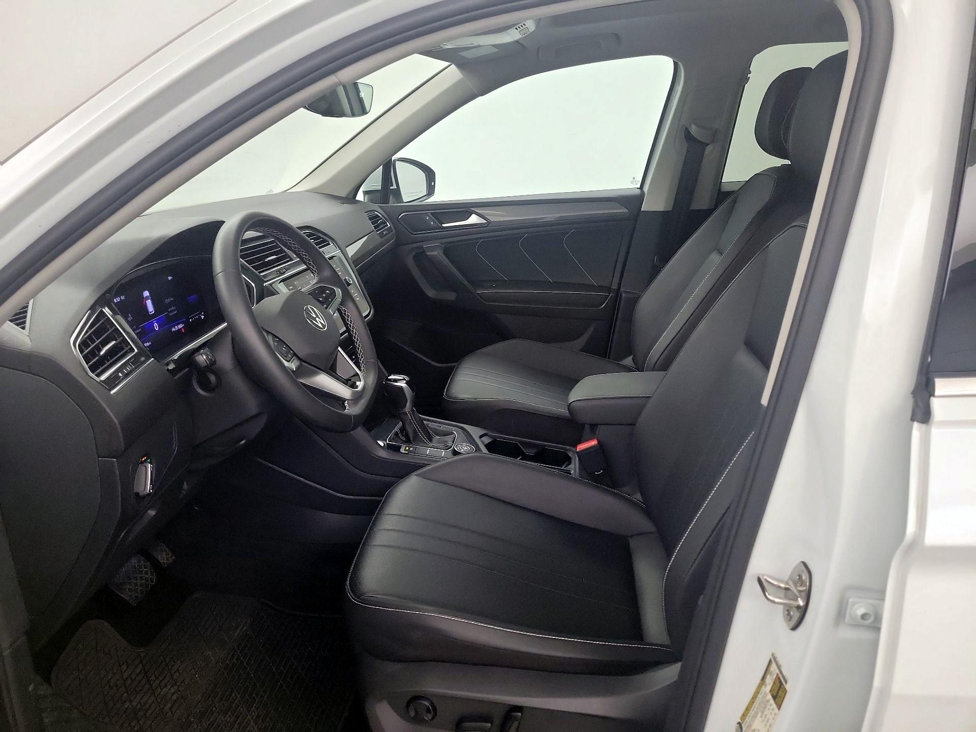 Thumbnail: 2023 Volkswagen Tiguan - 11