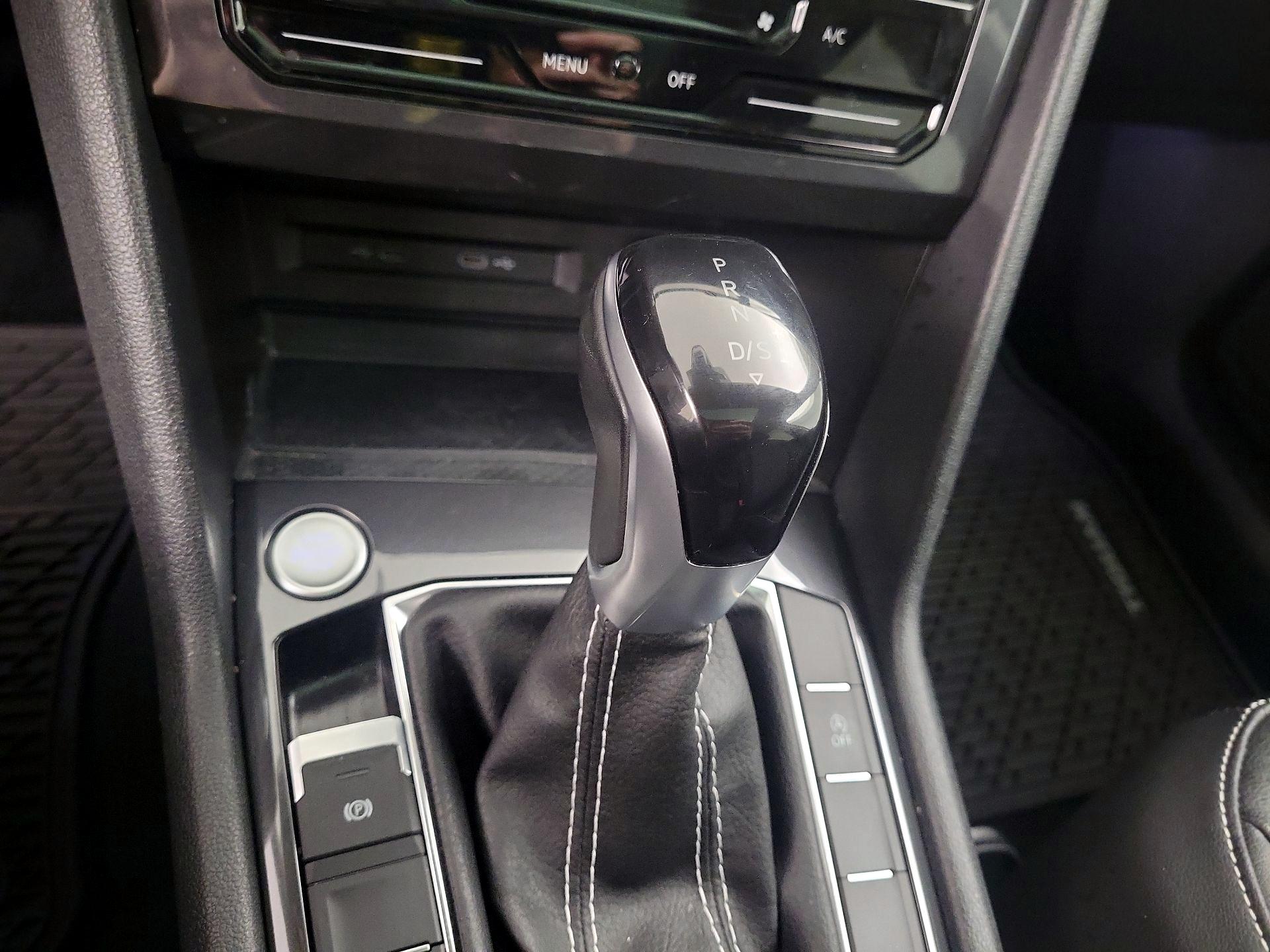 Thumbnail: 2023 Volkswagen Tiguan - 17