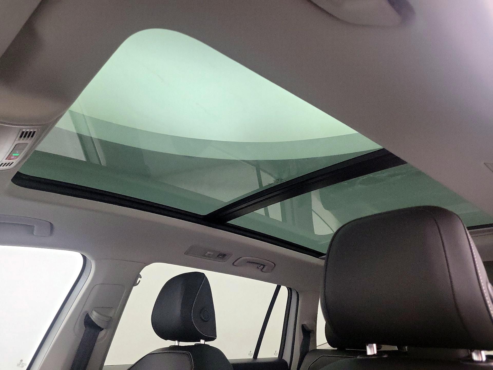 Thumbnail: 2023 Volkswagen Tiguan - 19