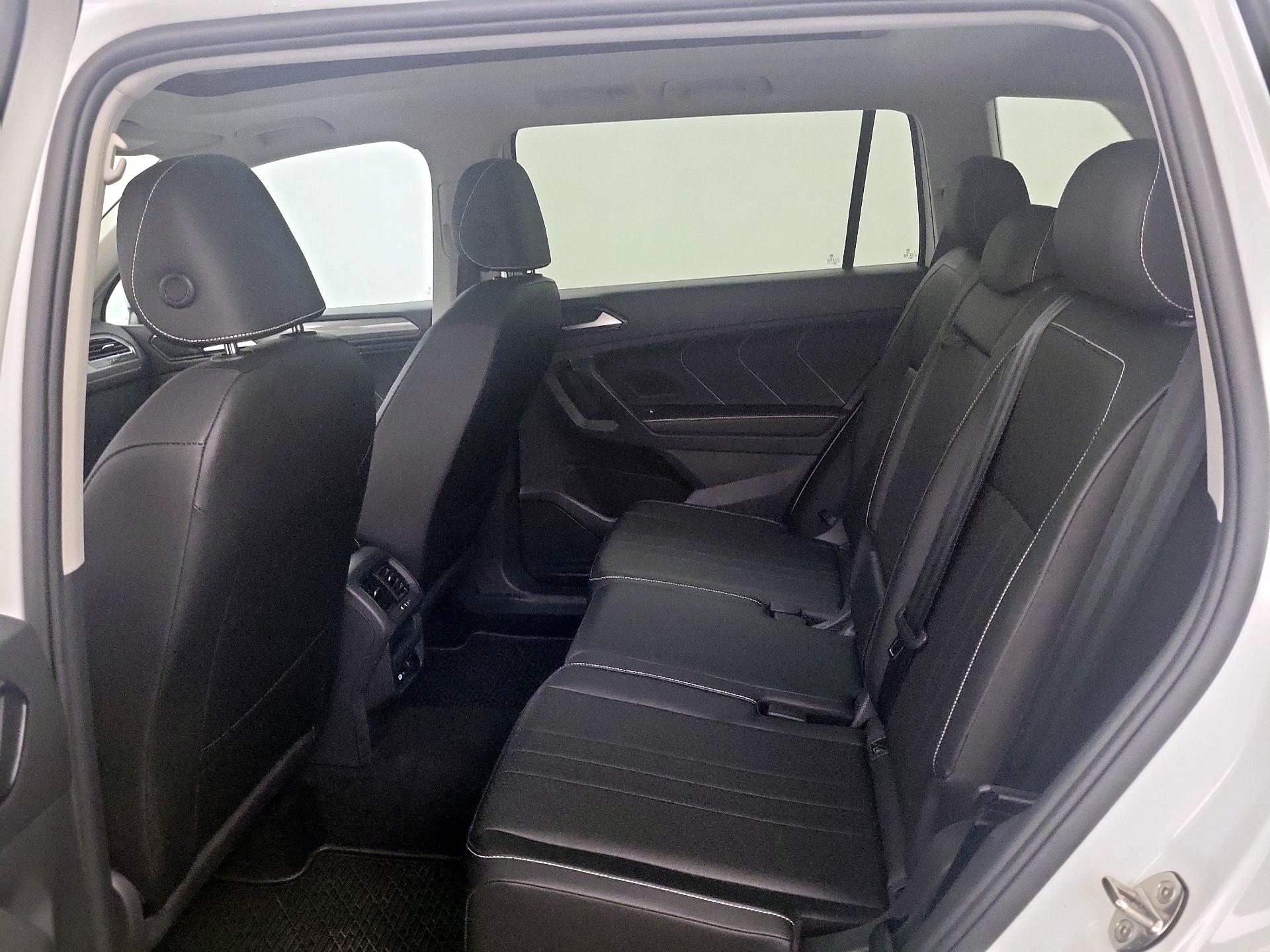 Thumbnail: 2023 Volkswagen Tiguan - 20