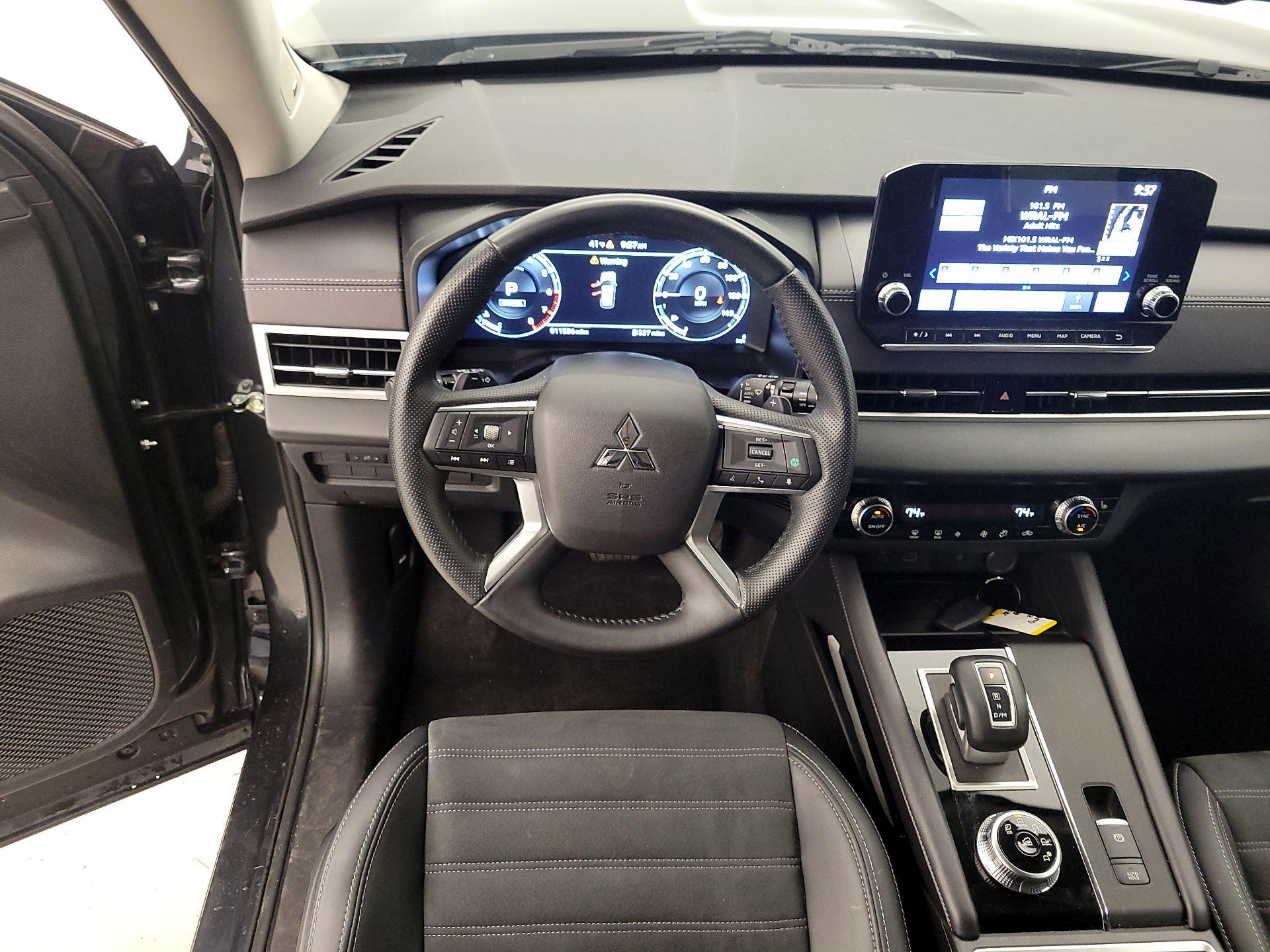 Thumbnail: 2024 Mitsubishi Outlander - 10