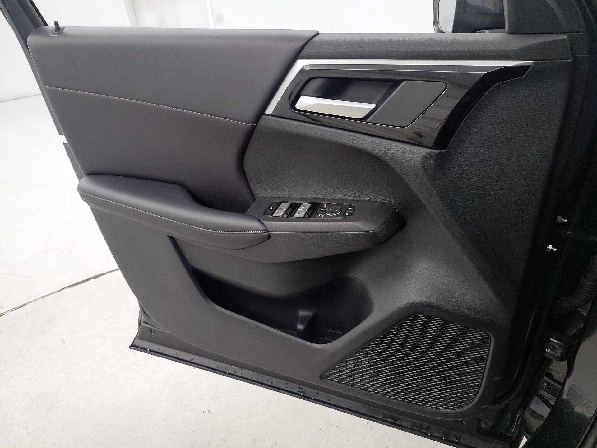 Thumbnail: 2024 Mitsubishi Outlander - 12