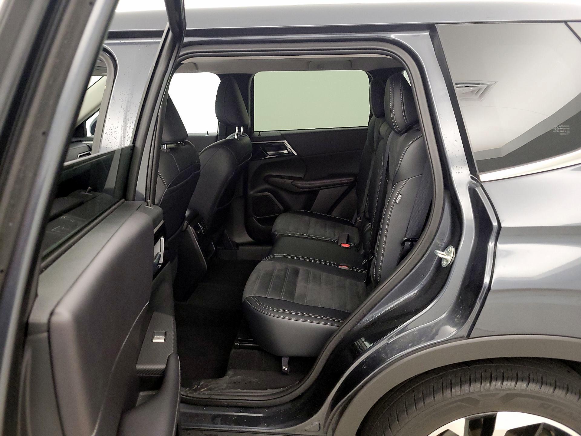 Thumbnail: 2024 Mitsubishi Outlander - 17