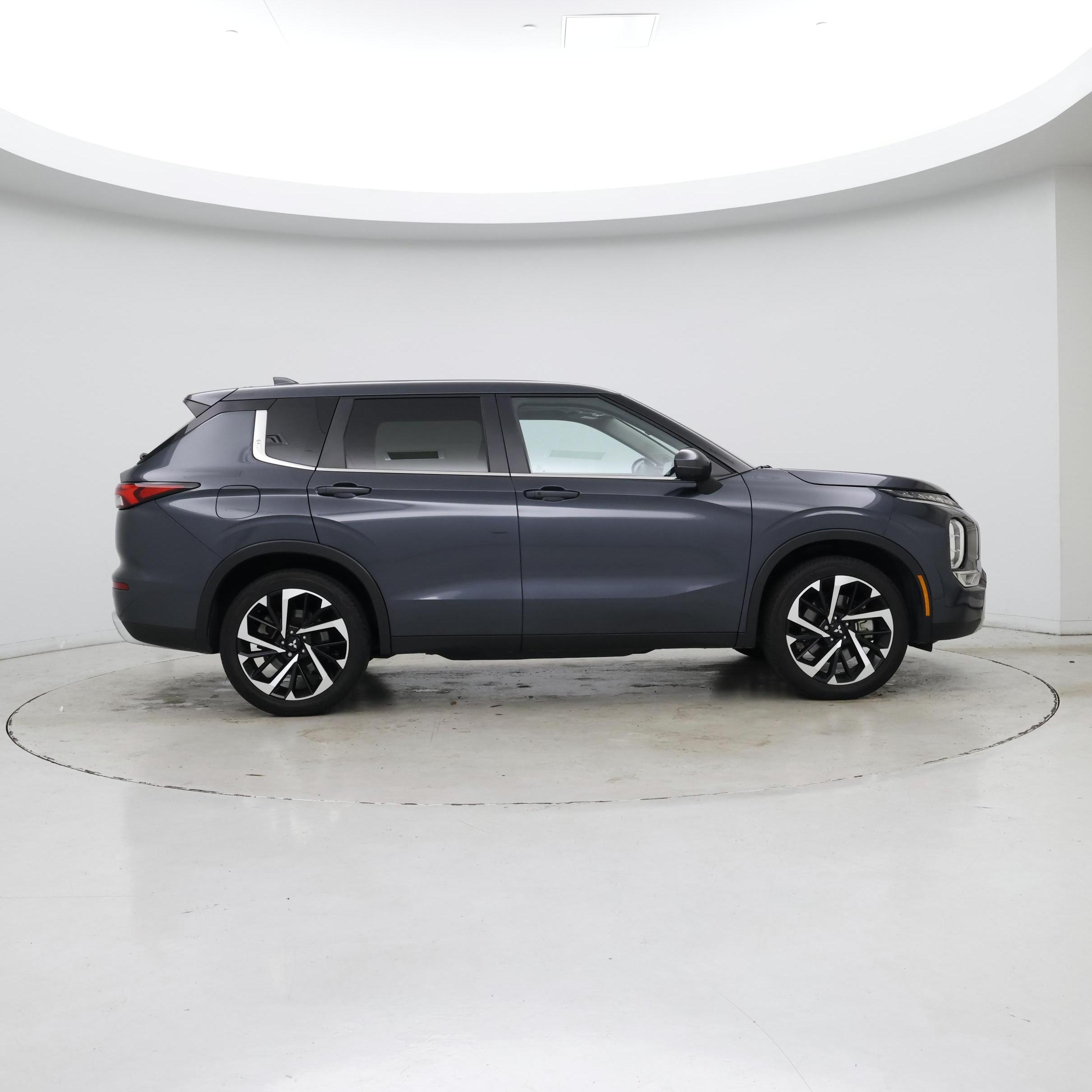 Thumbnail: 2024 Mitsubishi Outlander - 7