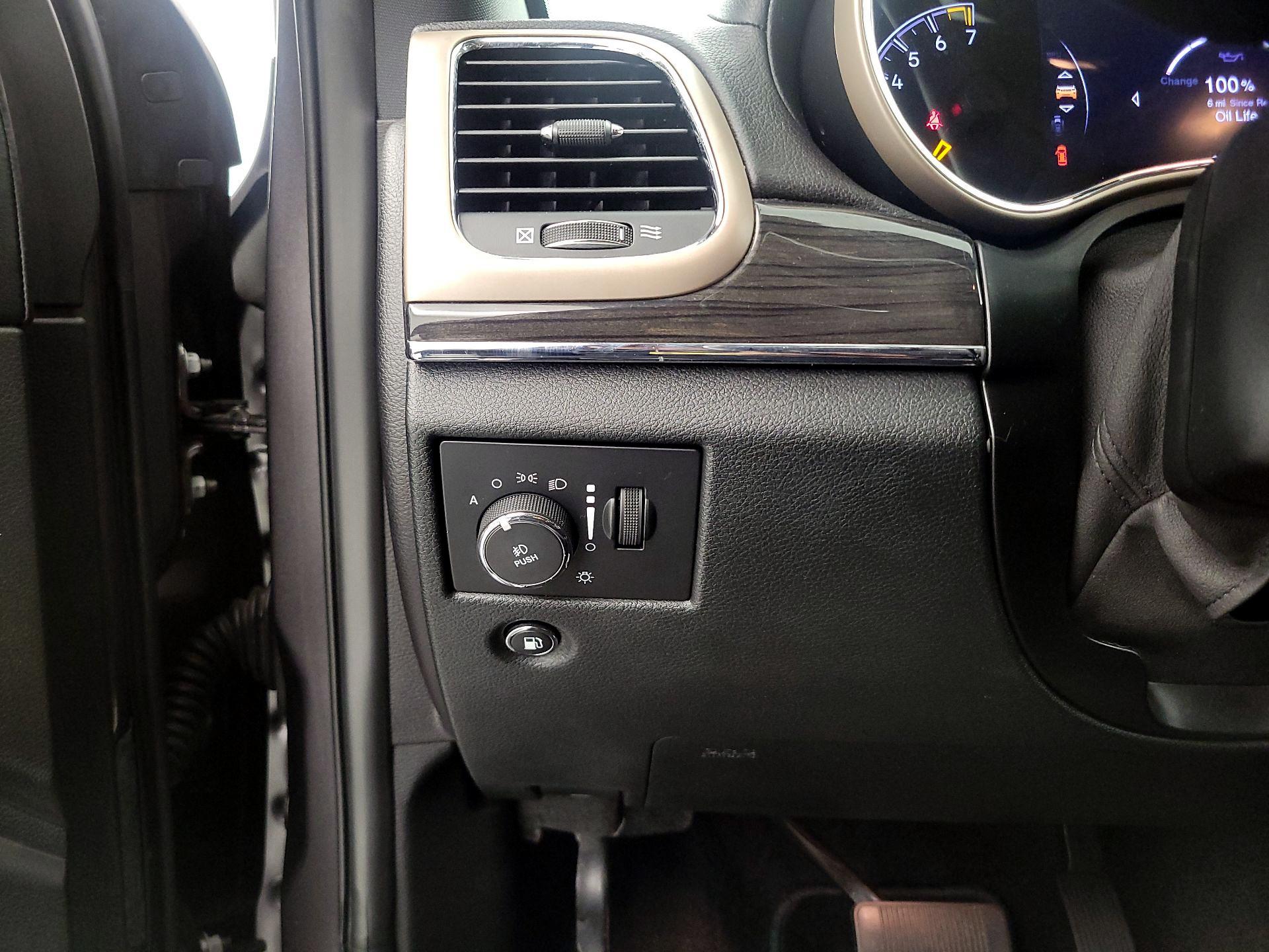 Thumbnail: 2015 Jeep Grand Cherokee - 13