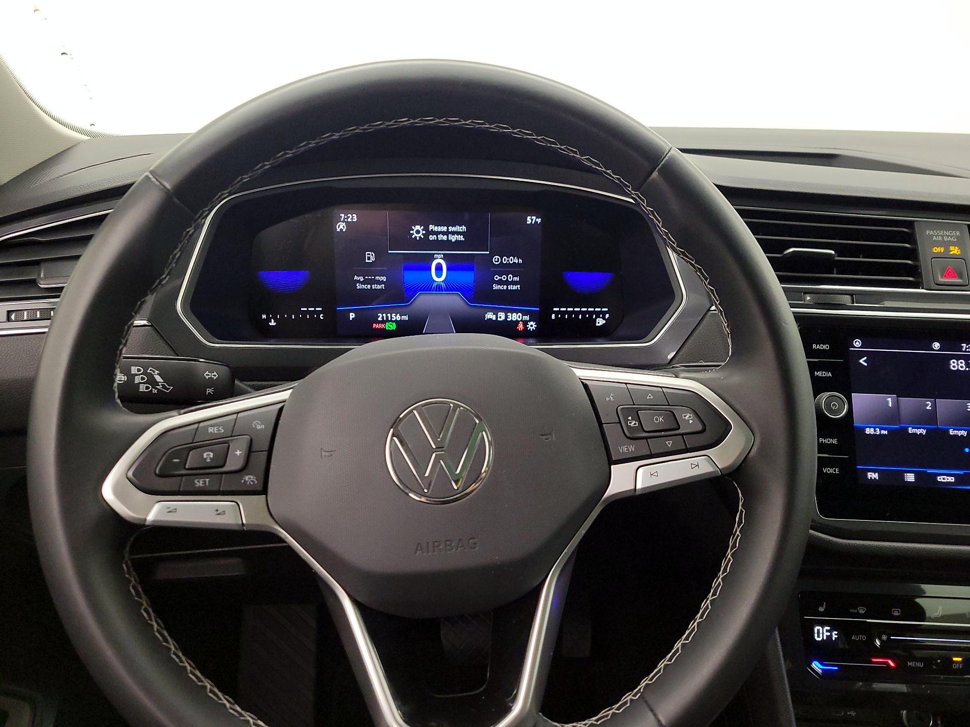 Thumbnail: 2023 Volkswagen Tiguan - 10
