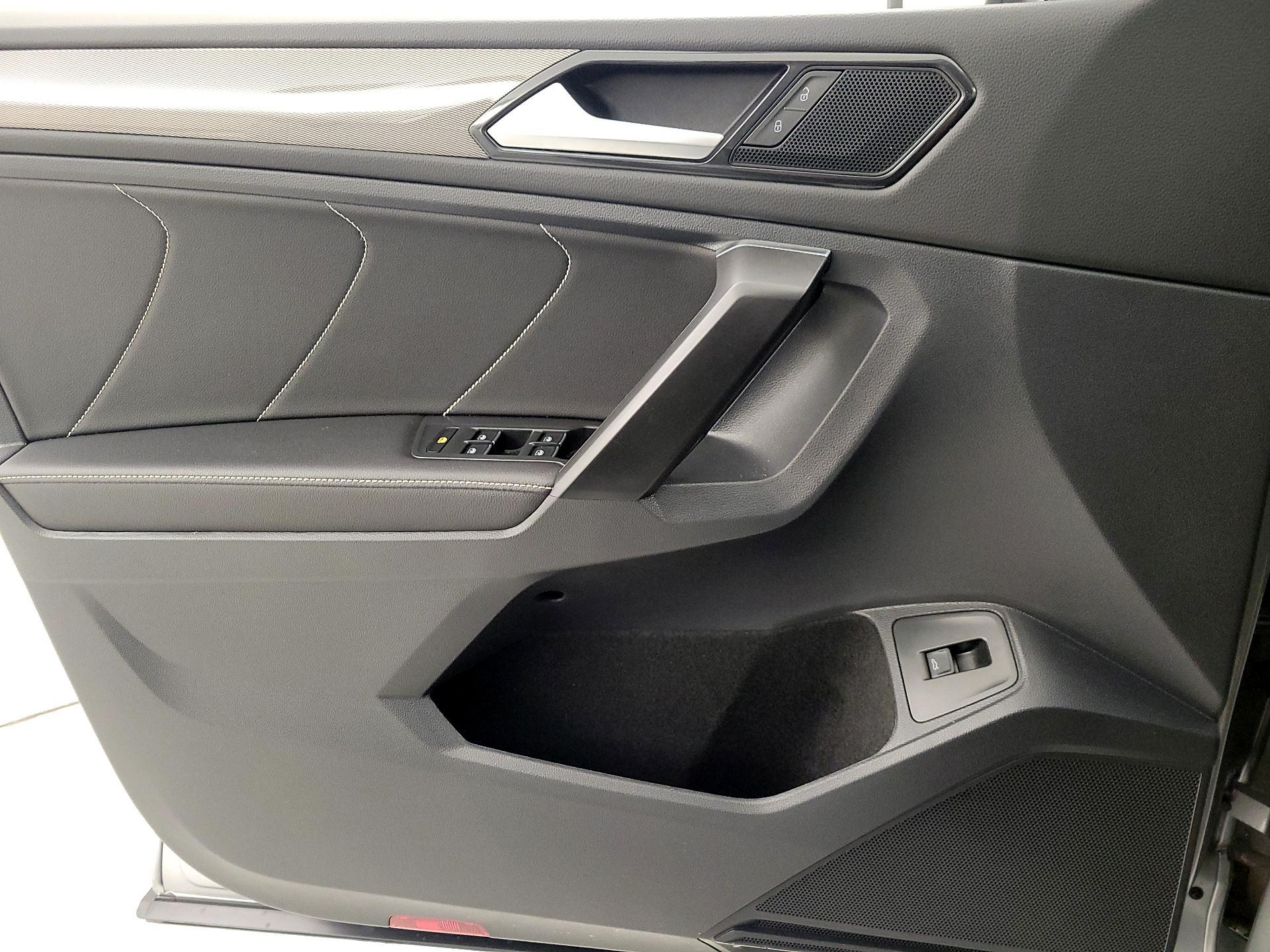 Thumbnail: 2023 Volkswagen Tiguan - 12