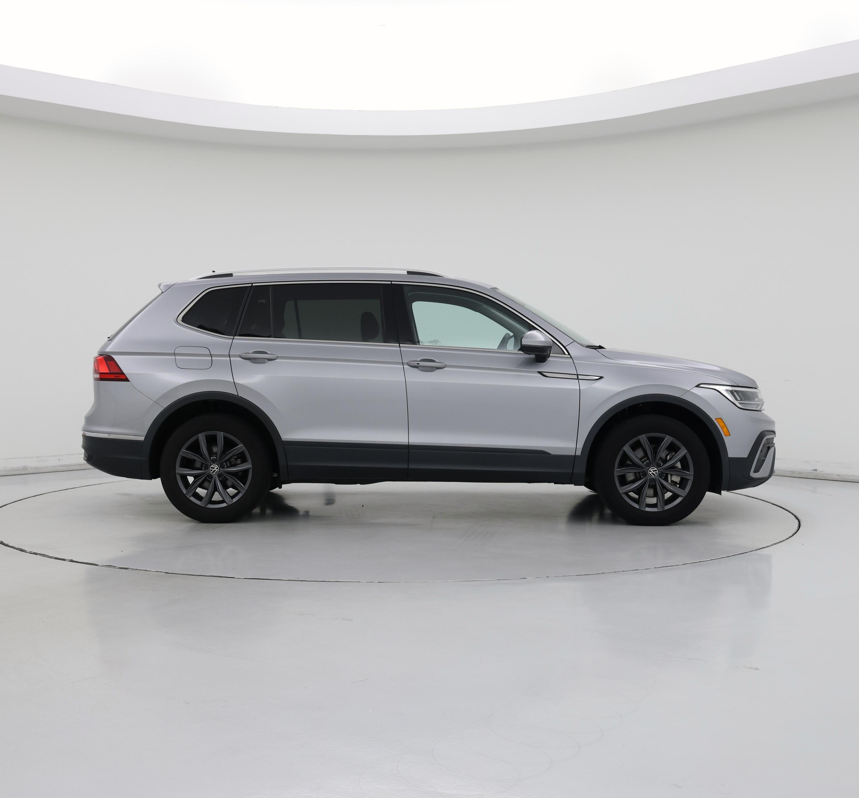 Thumbnail: 2023 Volkswagen Tiguan - 7