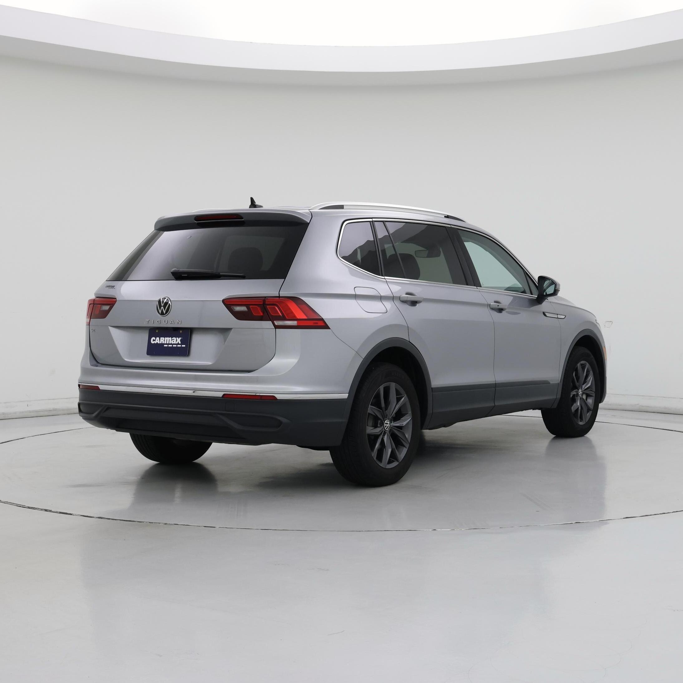 Thumbnail: 2023 Volkswagen Tiguan - 8