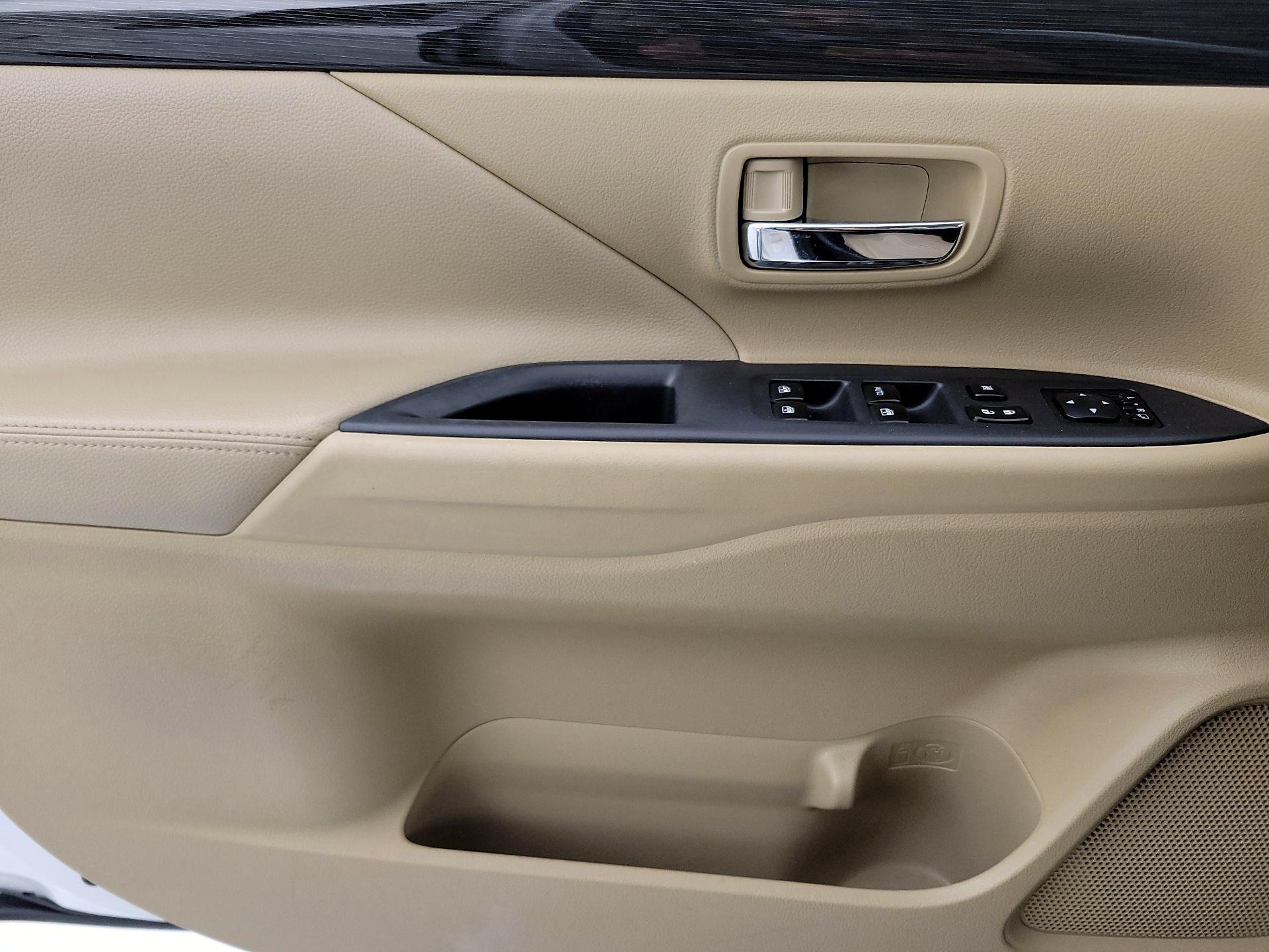 Thumbnail: 2018 Mitsubishi Outlander - 12