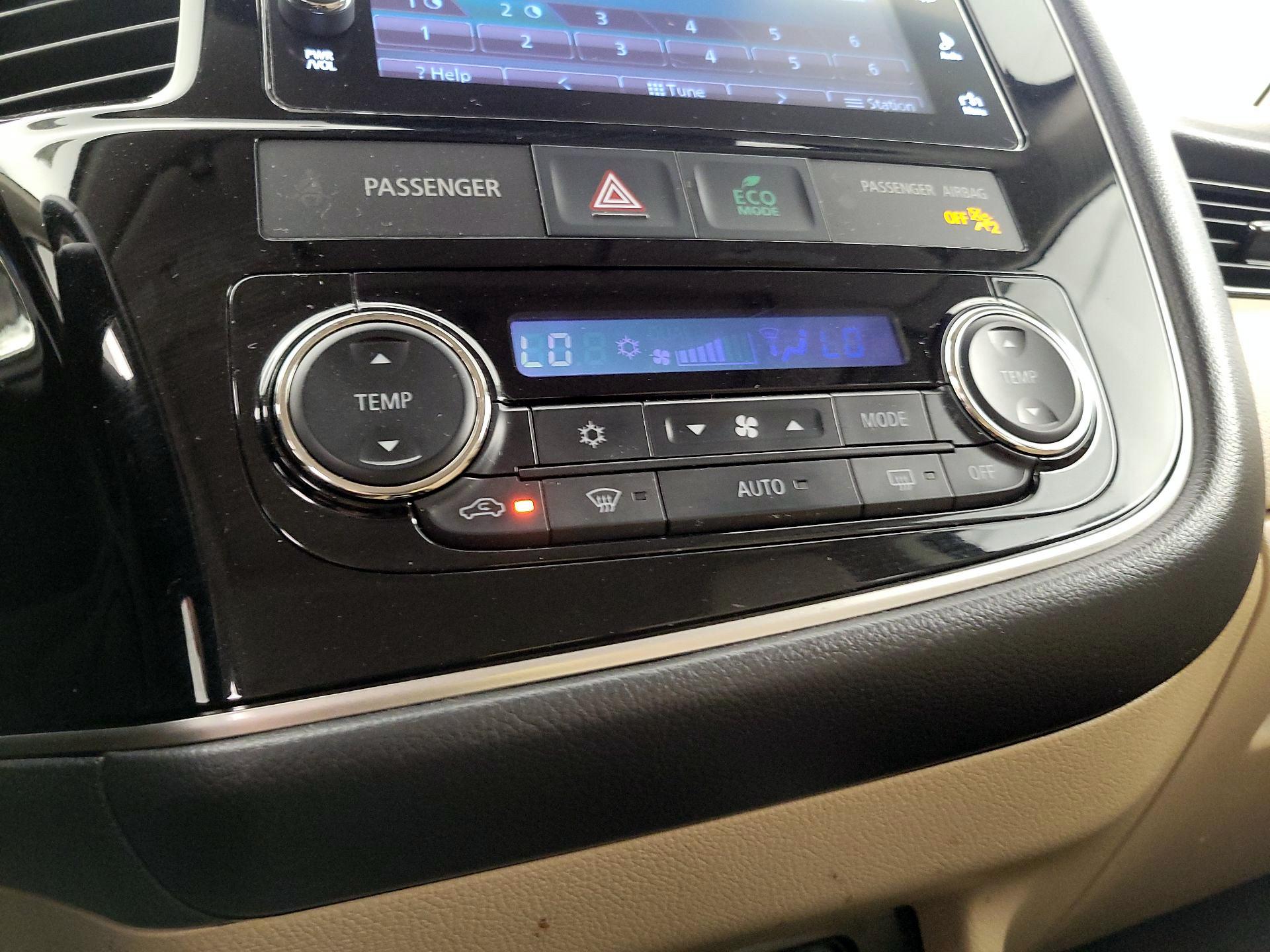 Thumbnail: 2018 Mitsubishi Outlander - 16