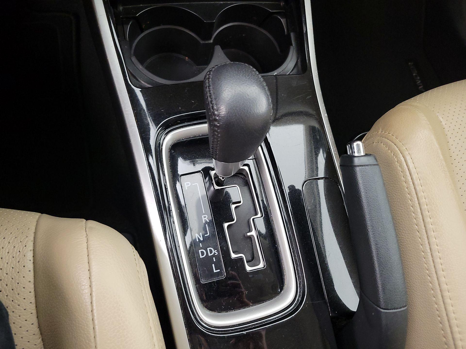 Thumbnail: 2018 Mitsubishi Outlander - 17