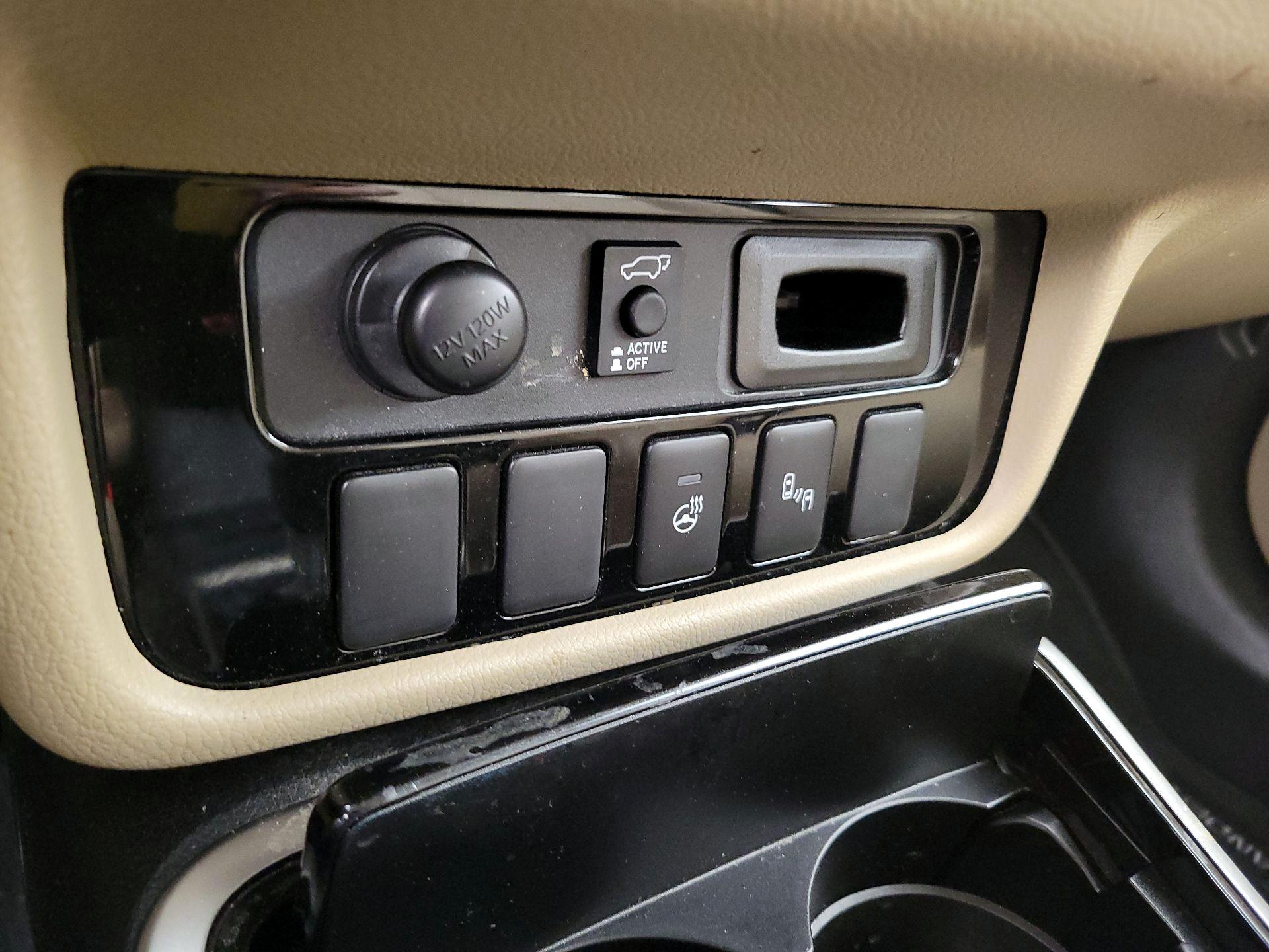 Thumbnail: 2018 Mitsubishi Outlander - 18