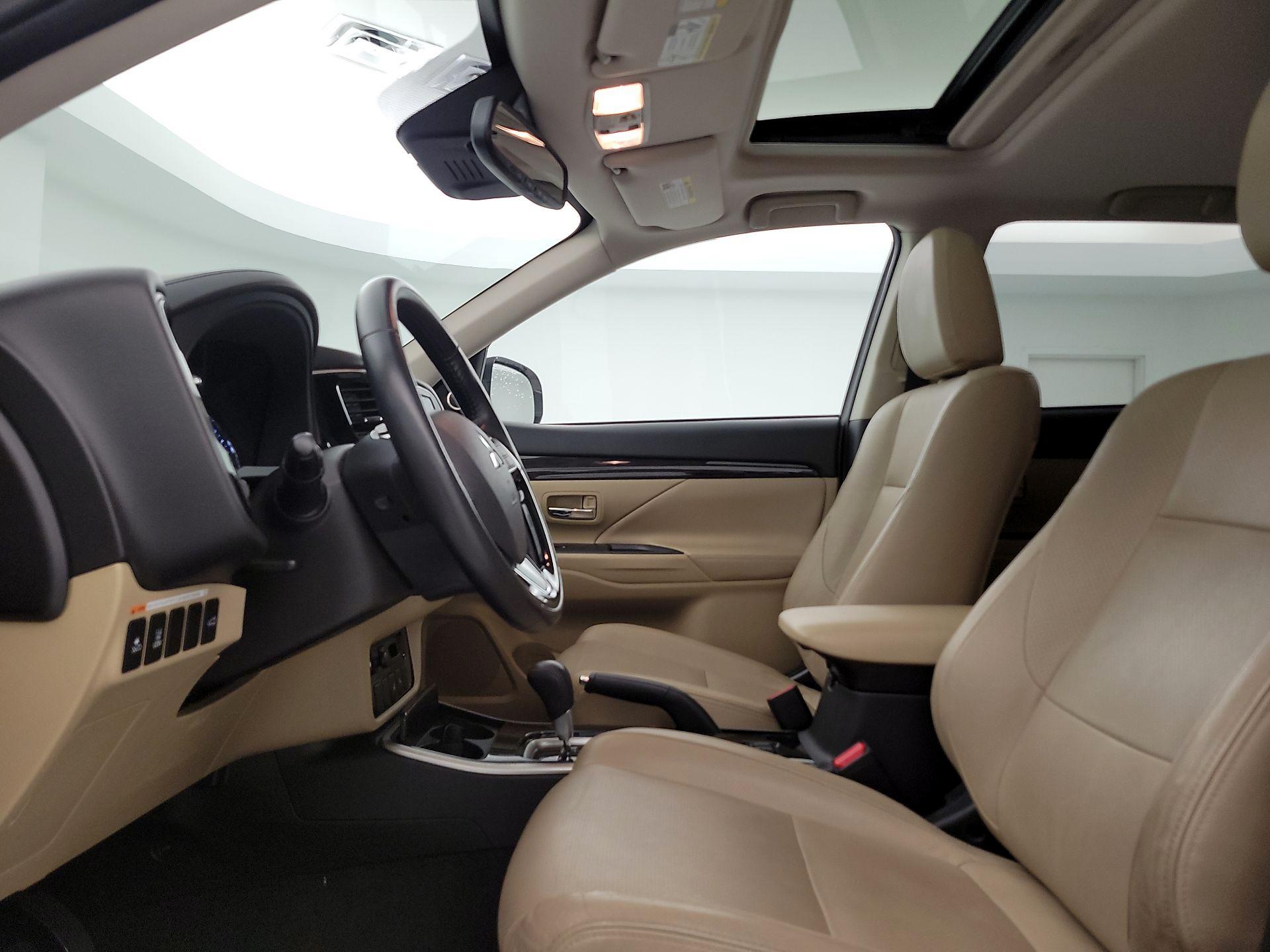 Thumbnail: 2018 Mitsubishi Outlander - 19