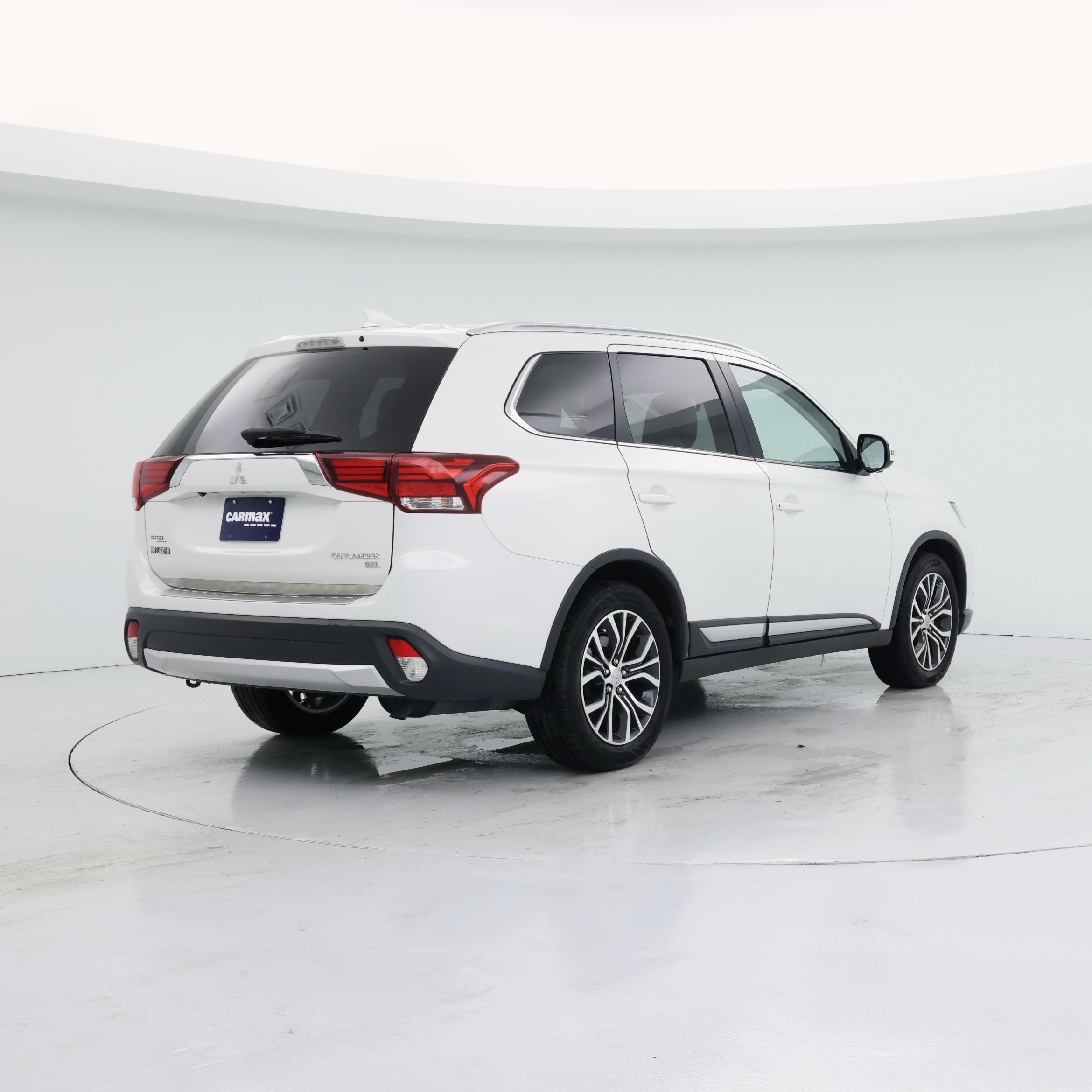 Thumbnail: 2018 Mitsubishi Outlander - 8