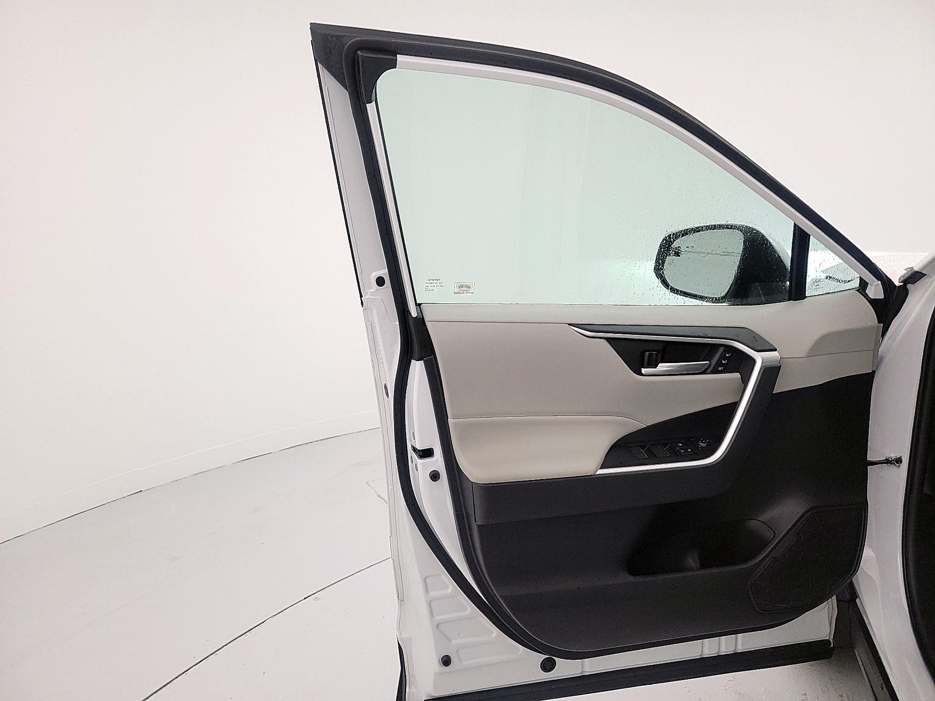 Thumbnail: 2024 Toyota RAV4 - 12