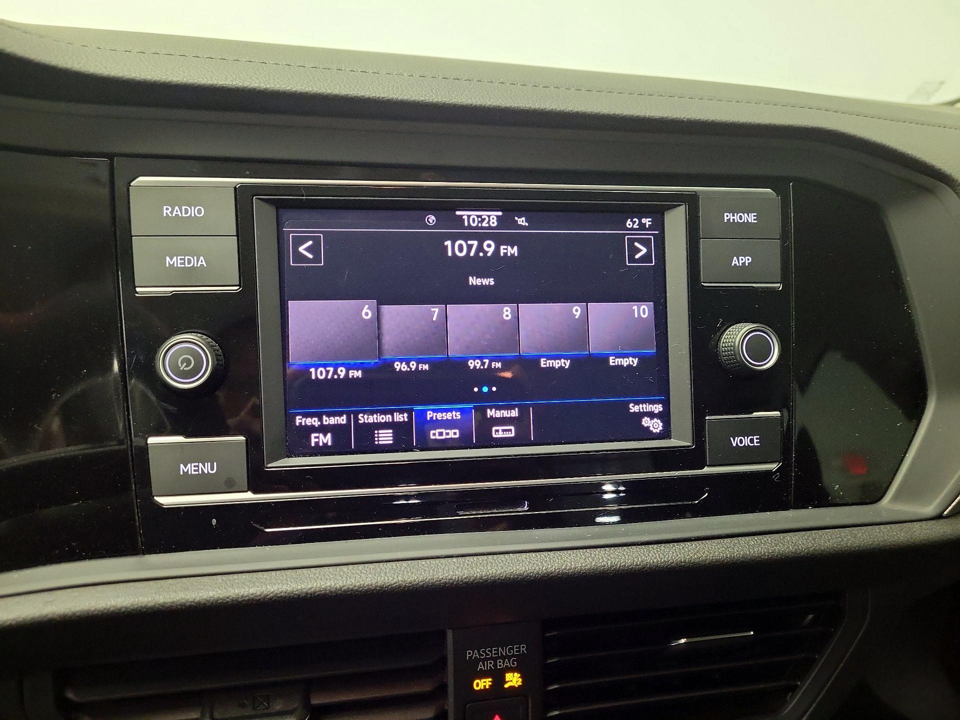 Thumbnail: 2023 Volkswagen Jetta - 15