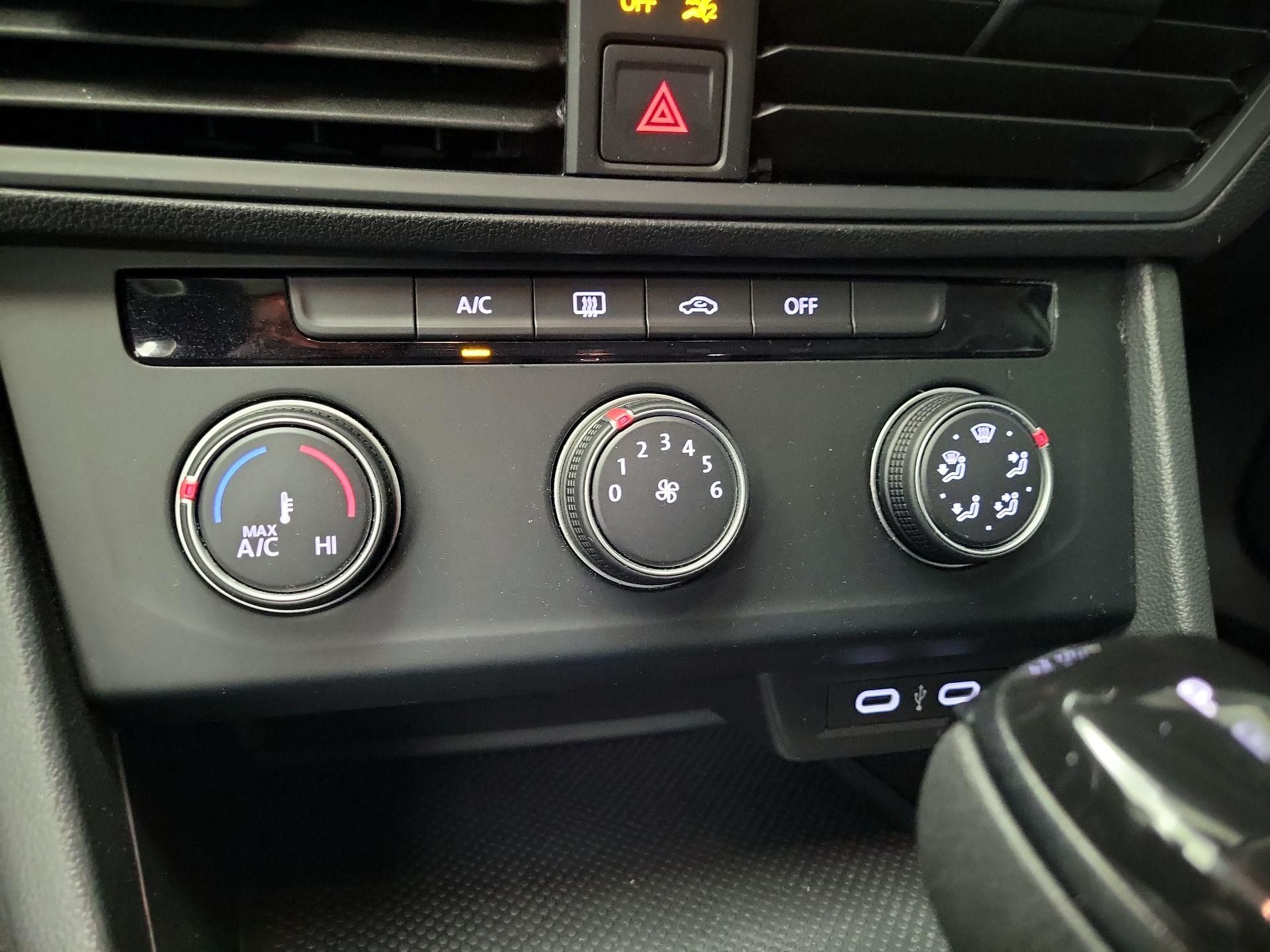 Thumbnail: 2023 Volkswagen Jetta - 16