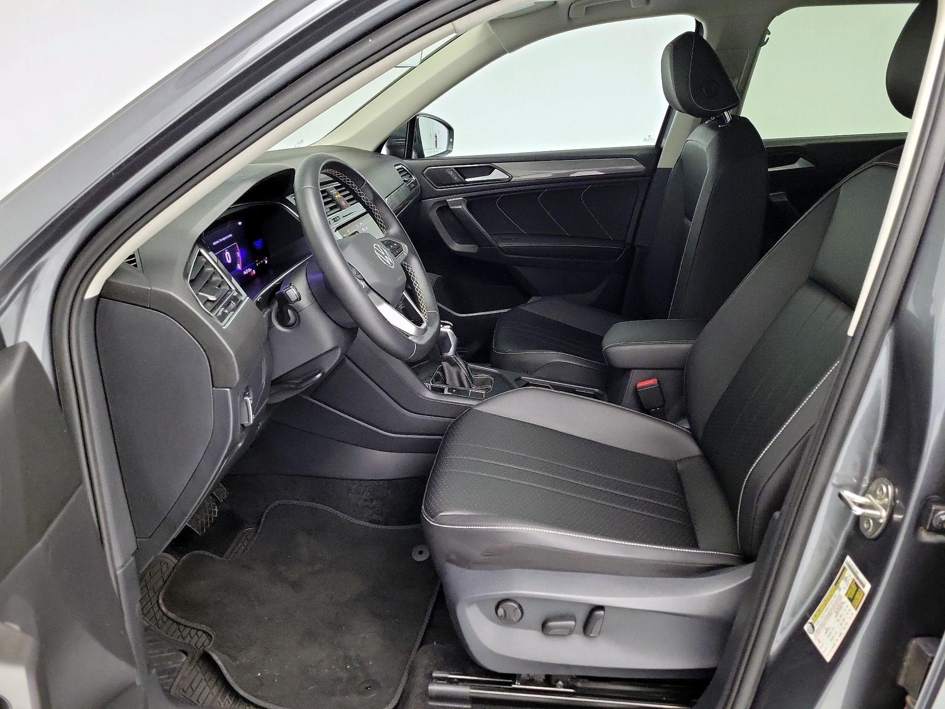 Thumbnail: 2023 Volkswagen Tiguan - 11