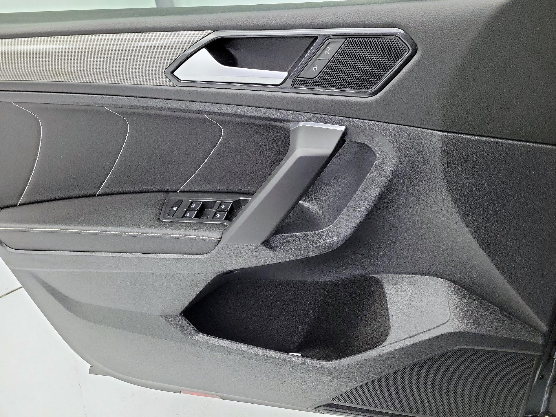 Thumbnail: 2023 Volkswagen Tiguan - 12