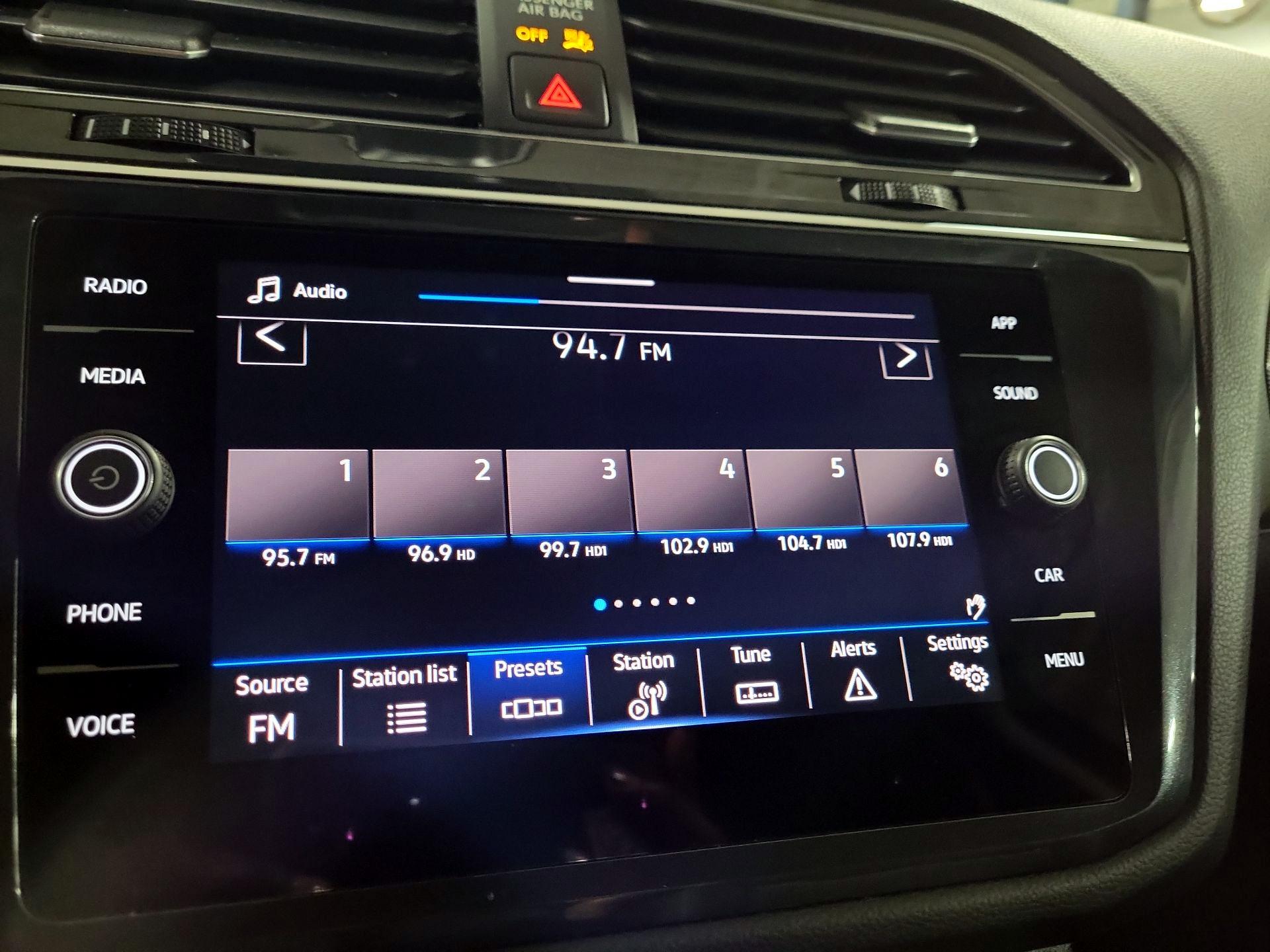 Thumbnail: 2023 Volkswagen Tiguan - 15