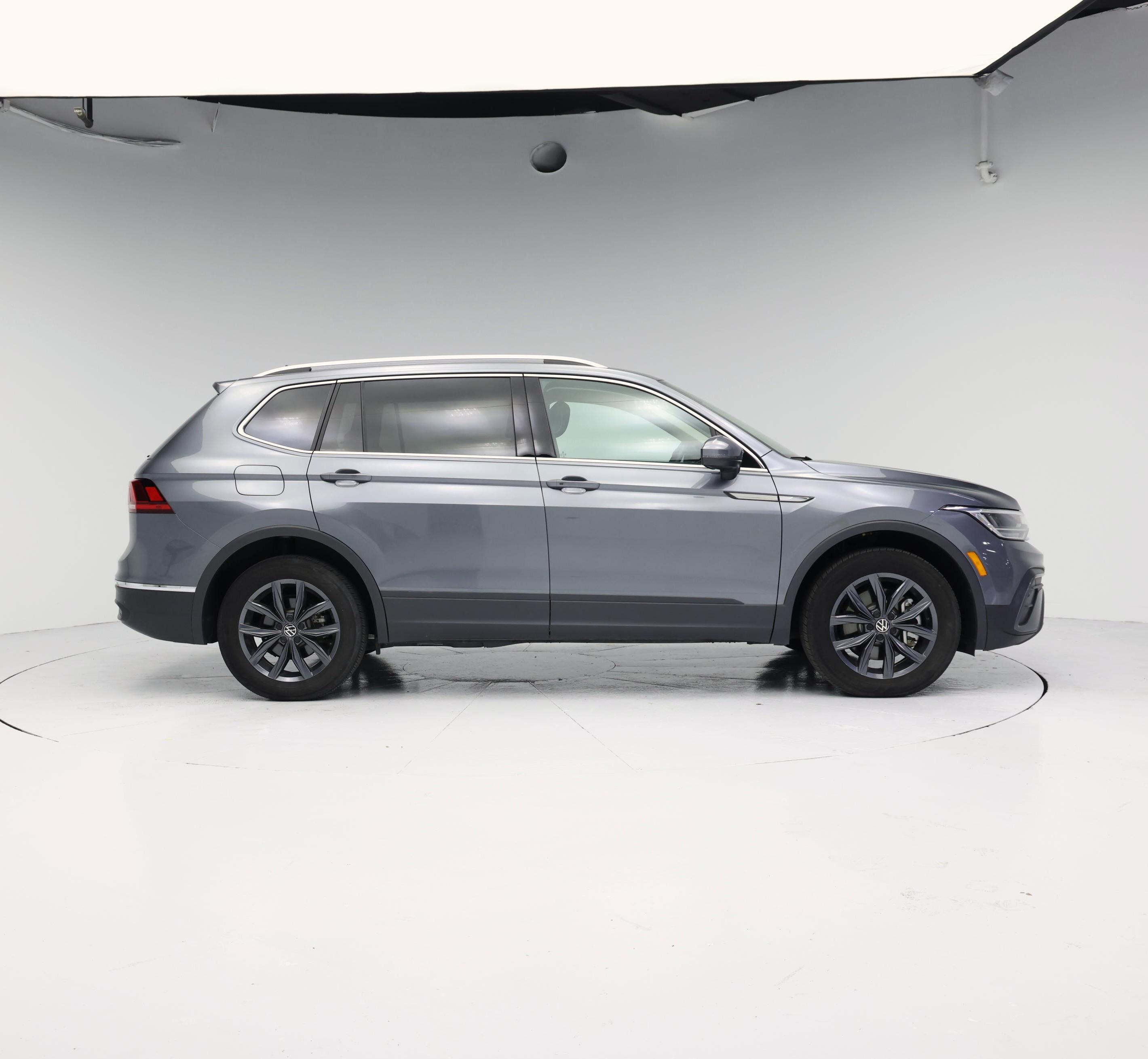 Thumbnail: 2023 Volkswagen Tiguan - 7