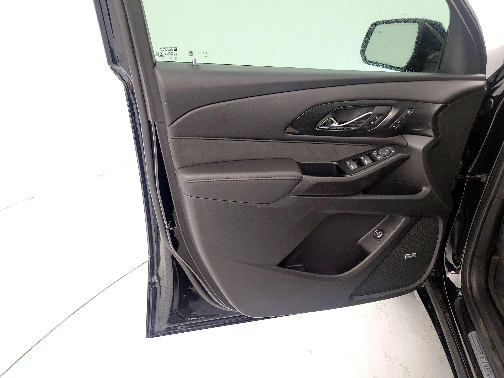 Thumbnail: 2023 Chevrolet Traverse - 12