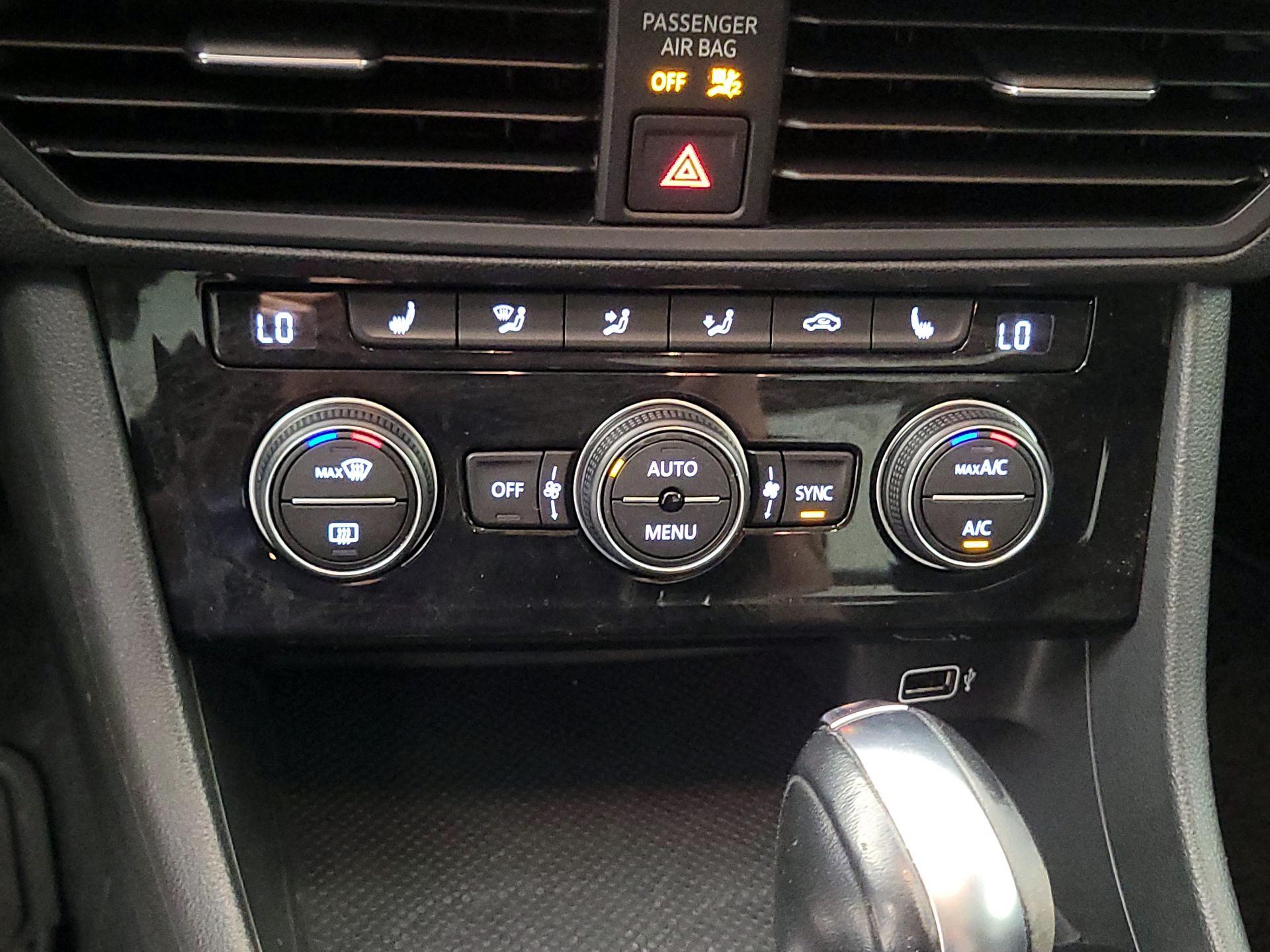 Thumbnail: 2019 Volkswagen Jetta - 16