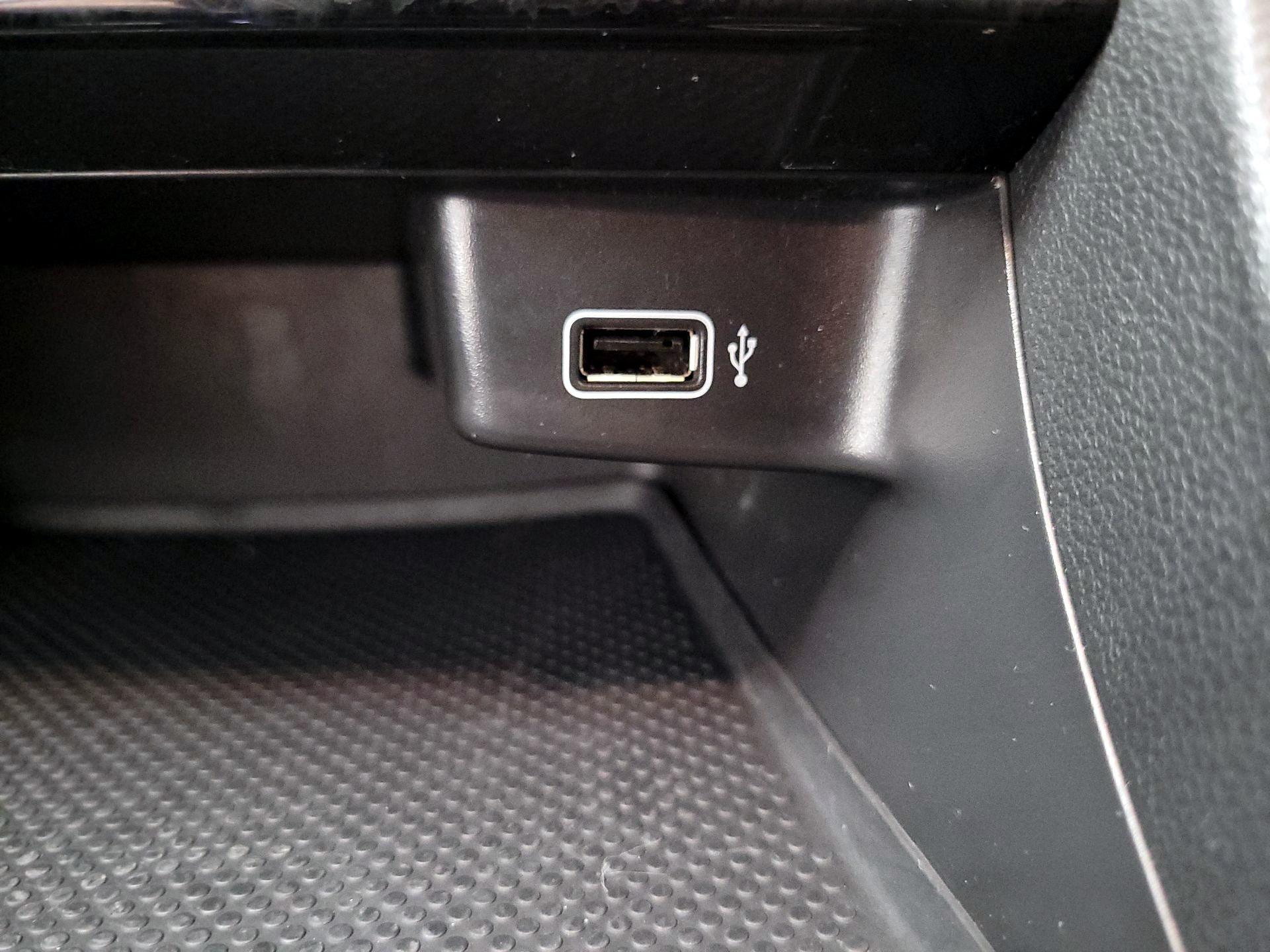 Thumbnail: 2019 Volkswagen Jetta - 18