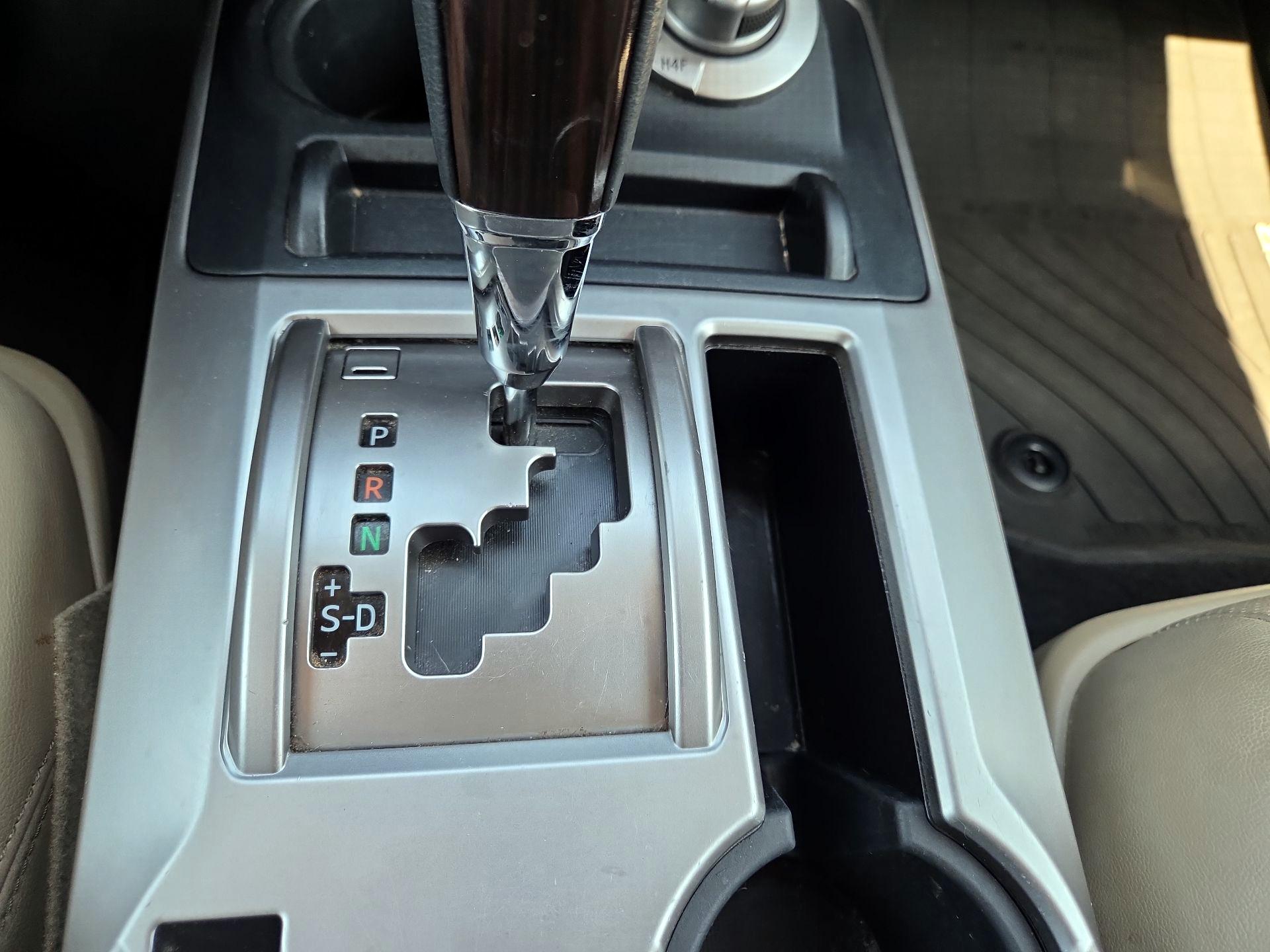 Thumbnail: 2015 Toyota 4Runner - 17