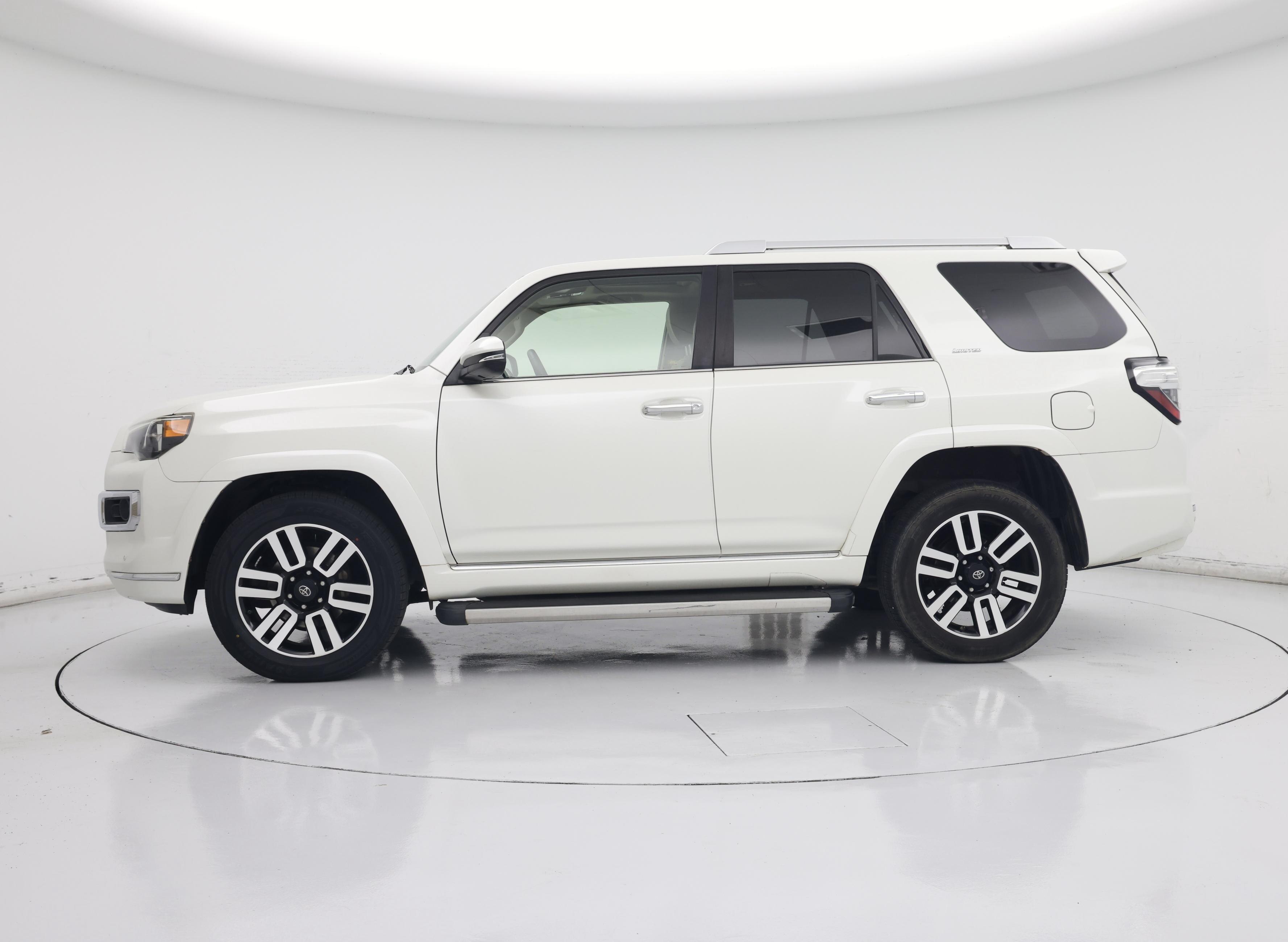 Thumbnail: 2015 Toyota 4Runner - 3