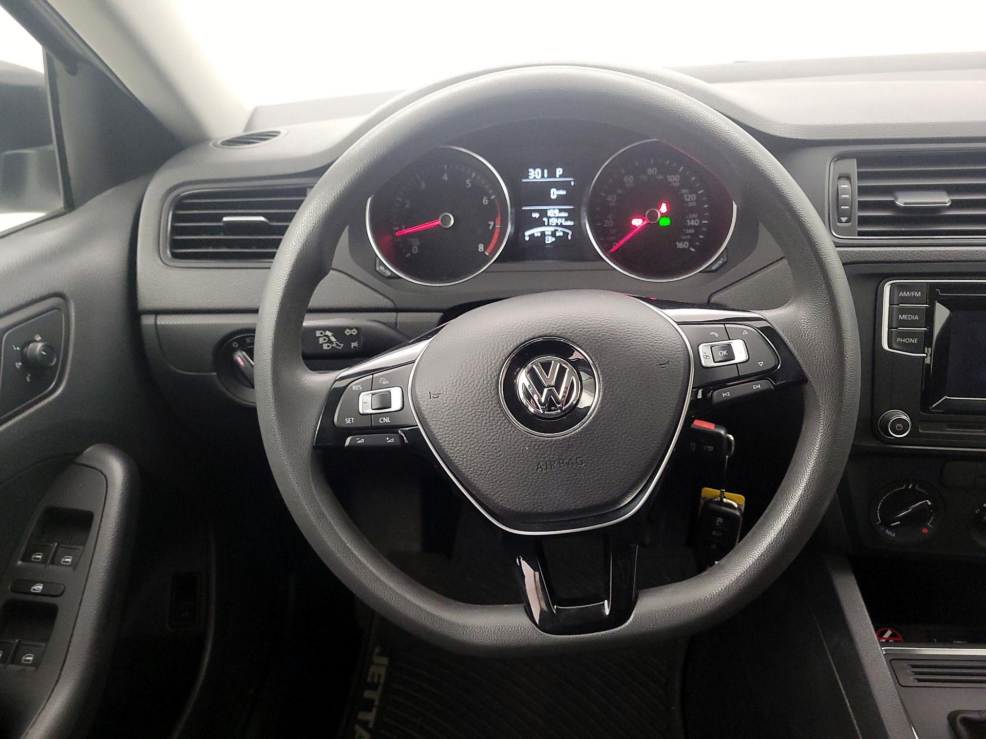 Thumbnail: 2016 Volkswagen Jetta - 10