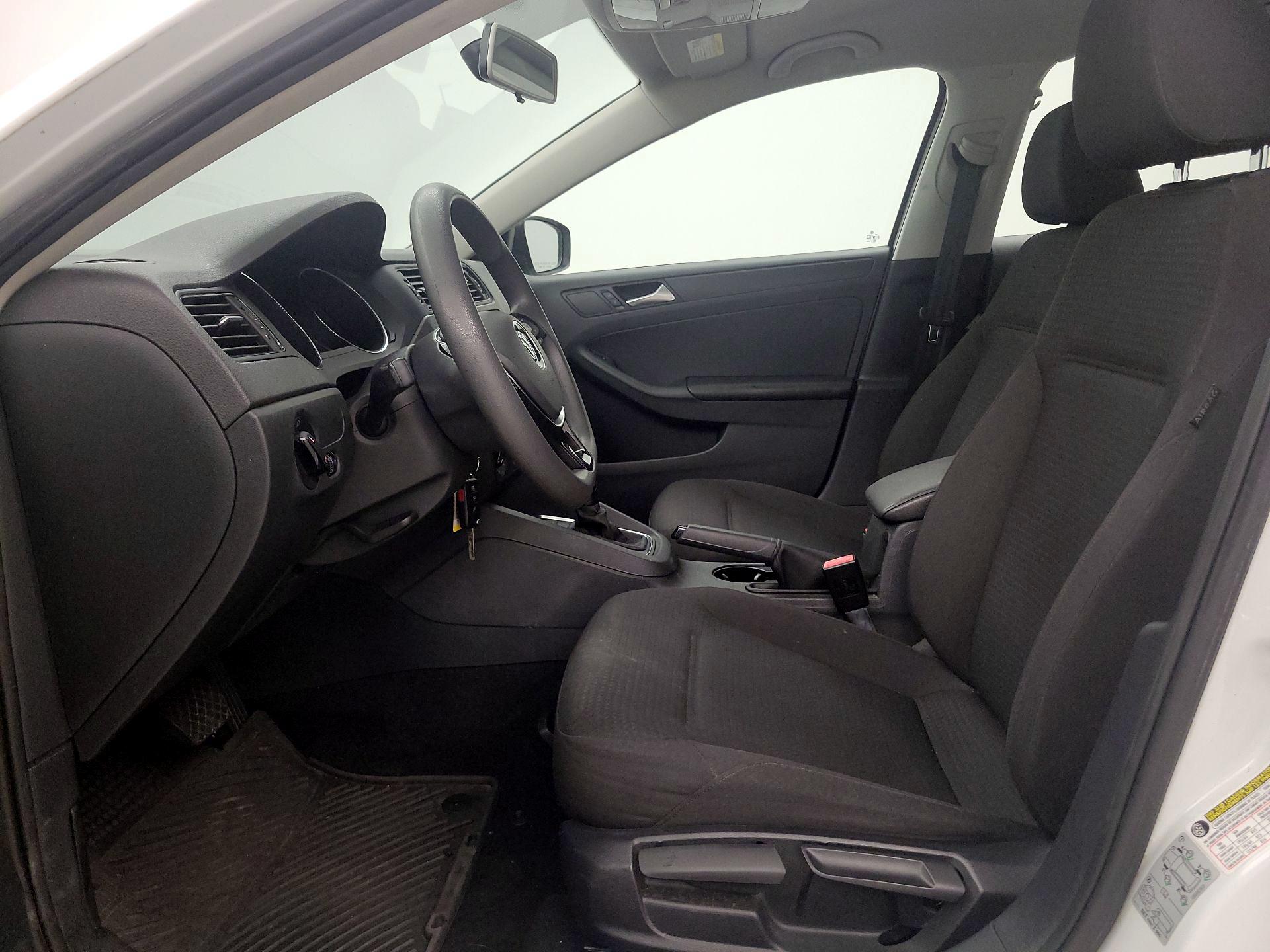 Thumbnail: 2016 Volkswagen Jetta - 11