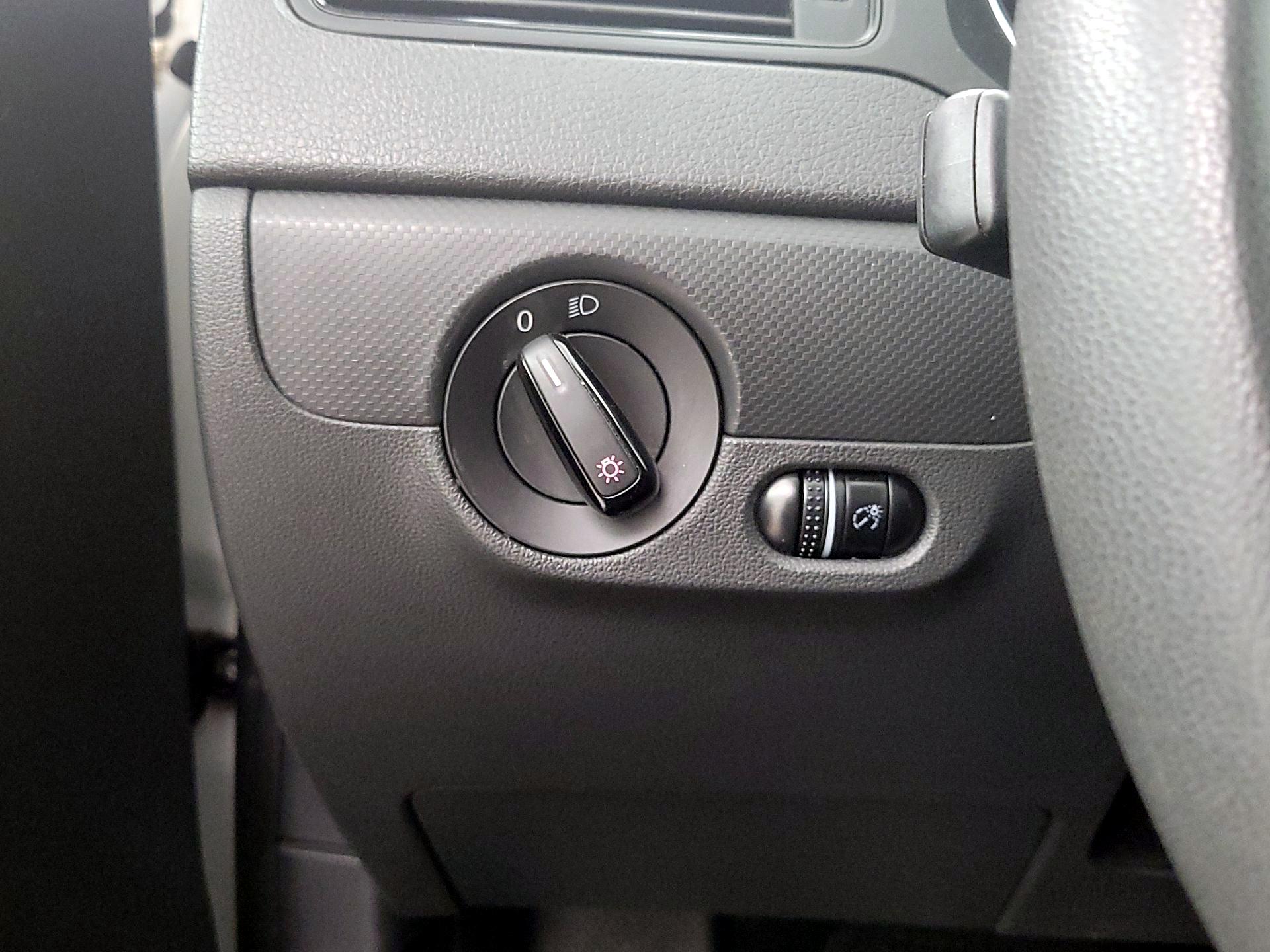 Thumbnail: 2016 Volkswagen Jetta - 13