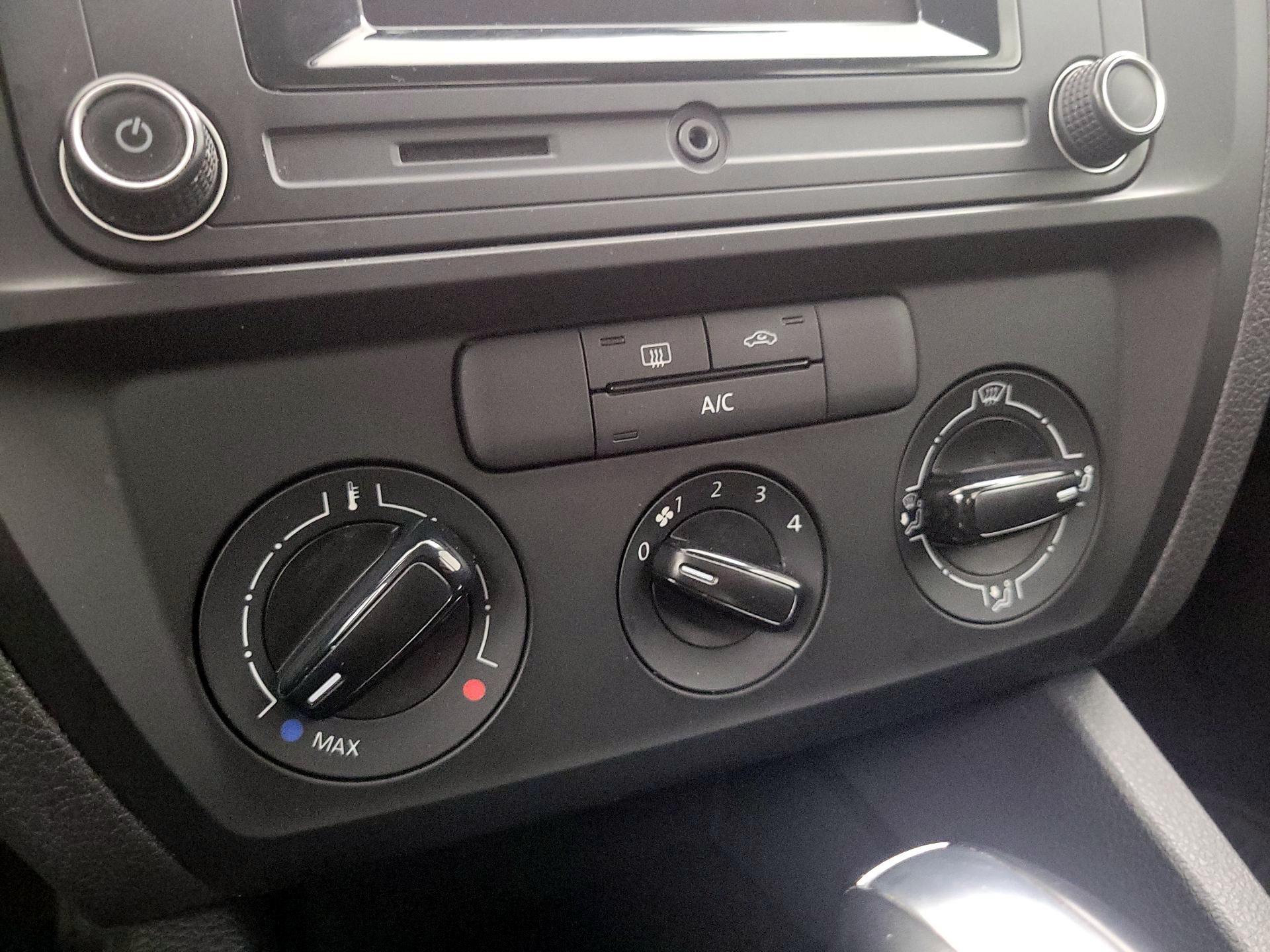 Thumbnail: 2016 Volkswagen Jetta - 15