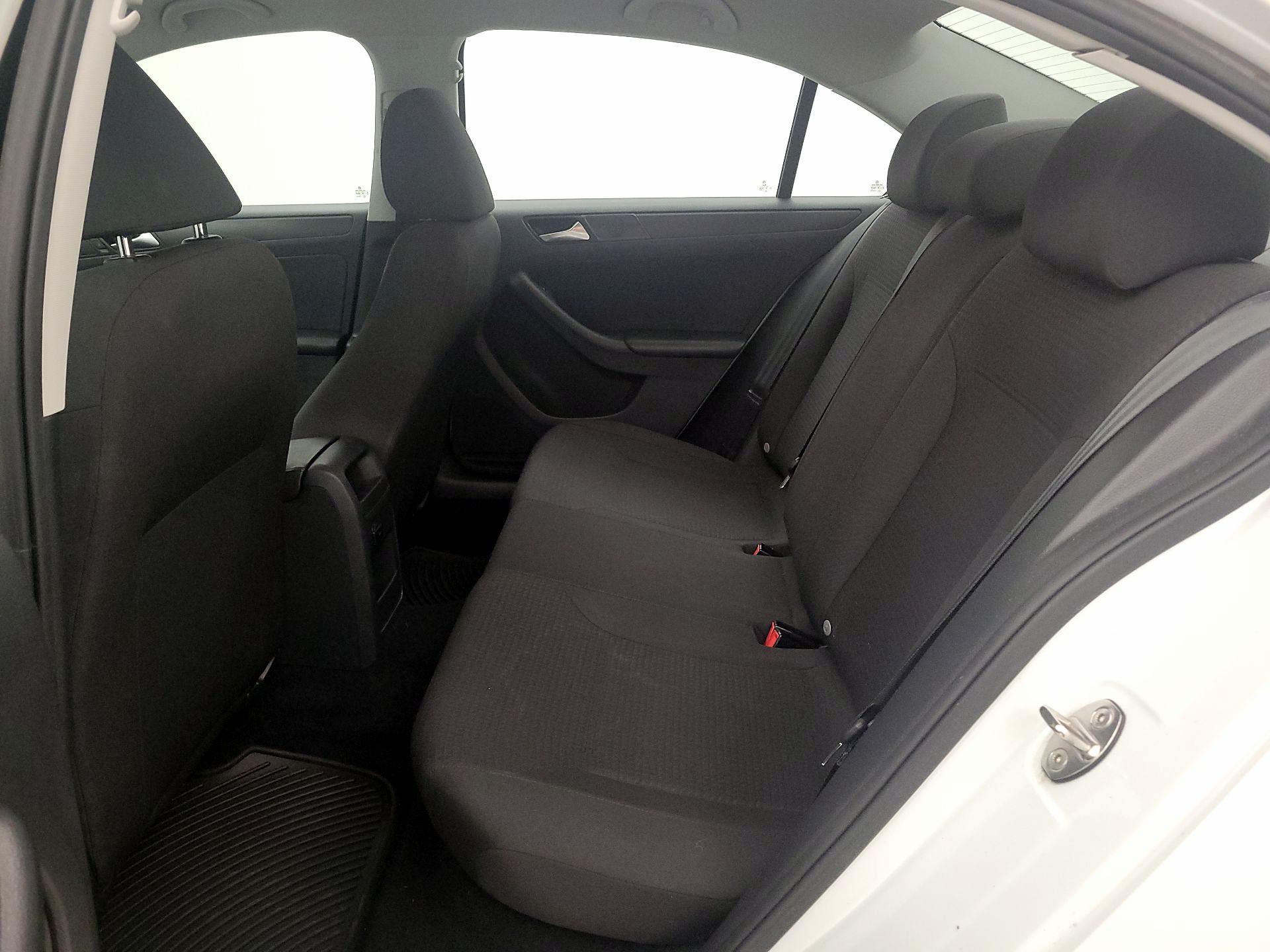 Thumbnail: 2016 Volkswagen Jetta - 18