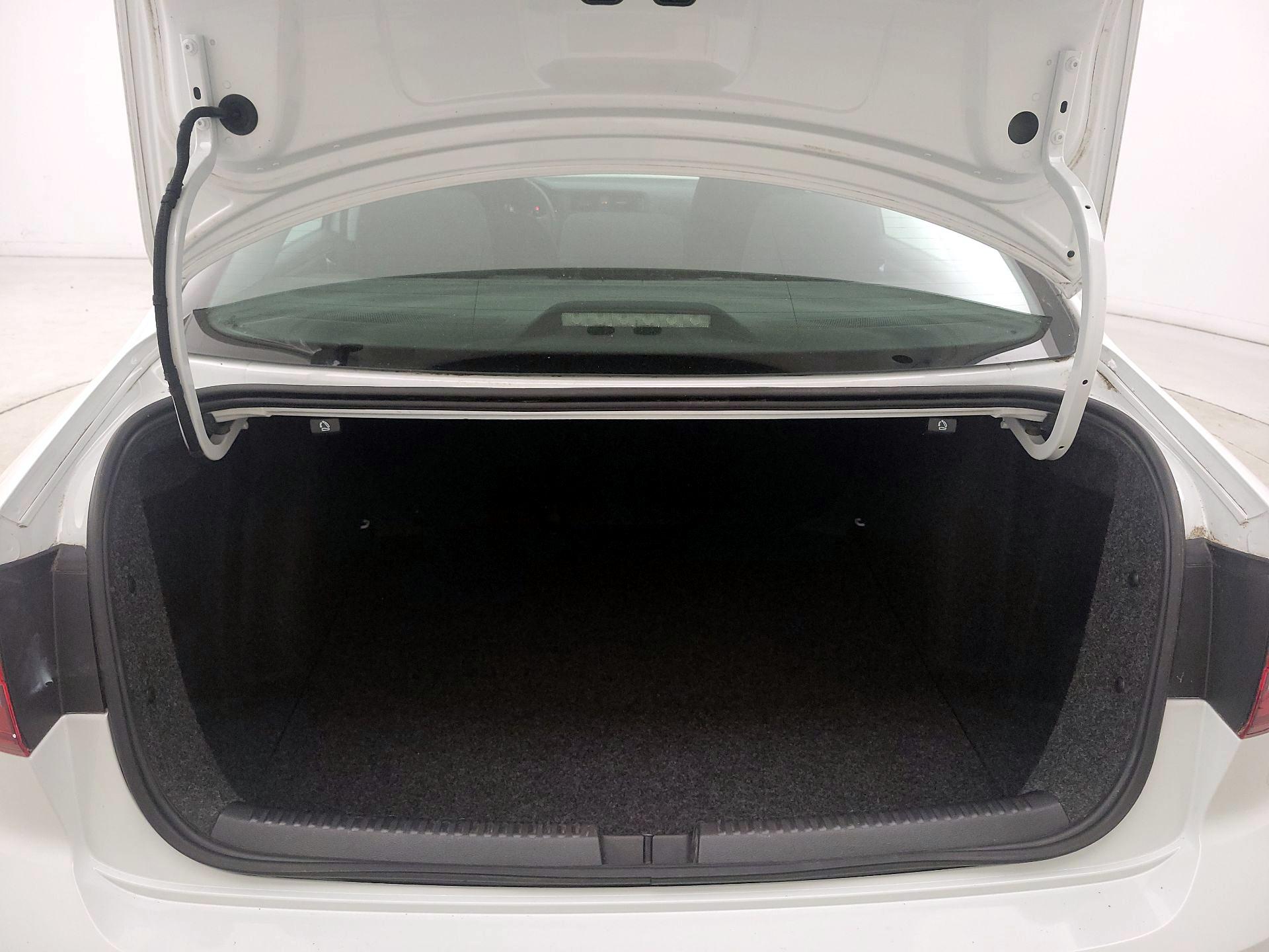 Thumbnail: 2016 Volkswagen Jetta - 19