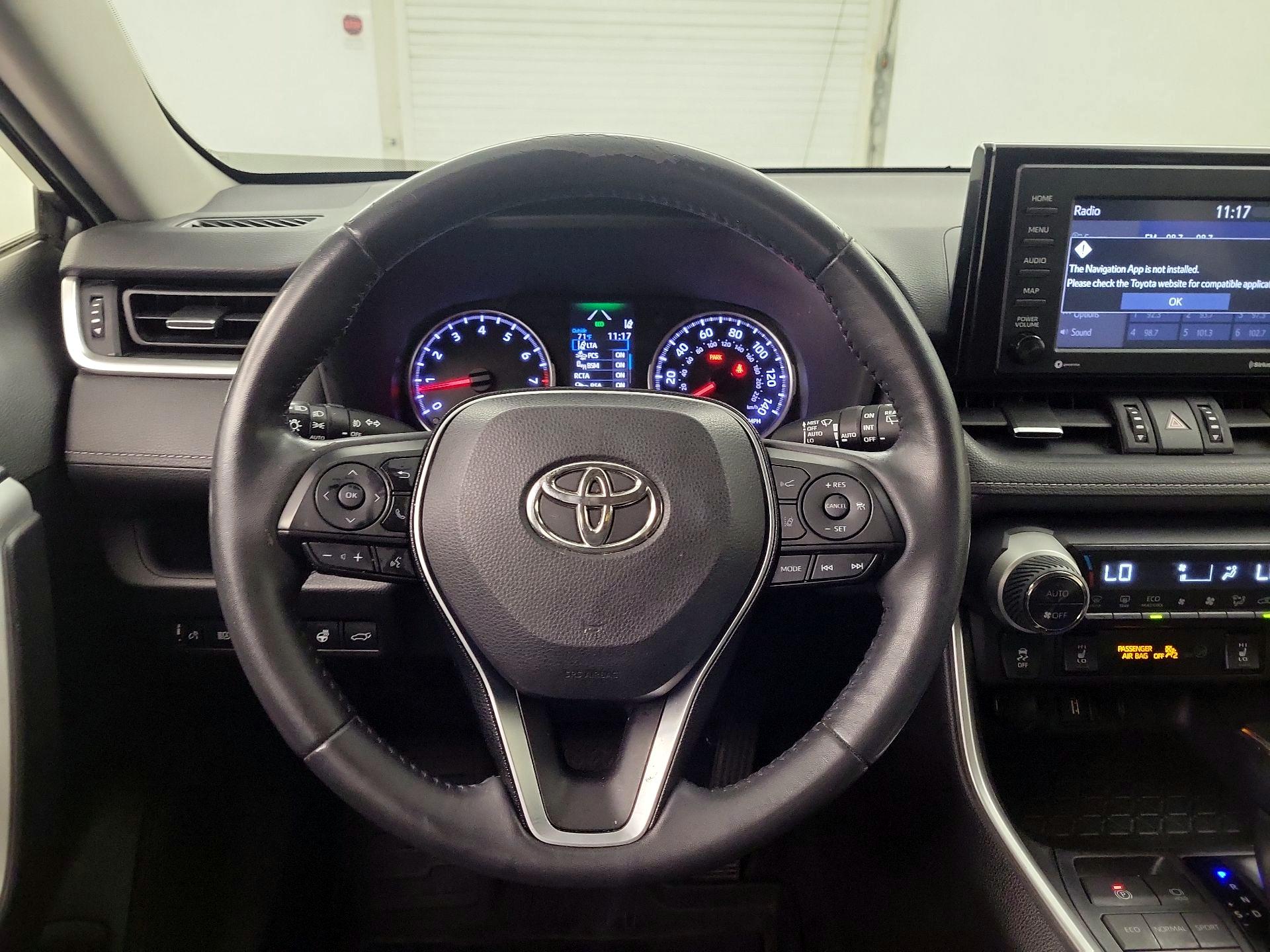 Thumbnail: 2020 Toyota RAV4 - 10